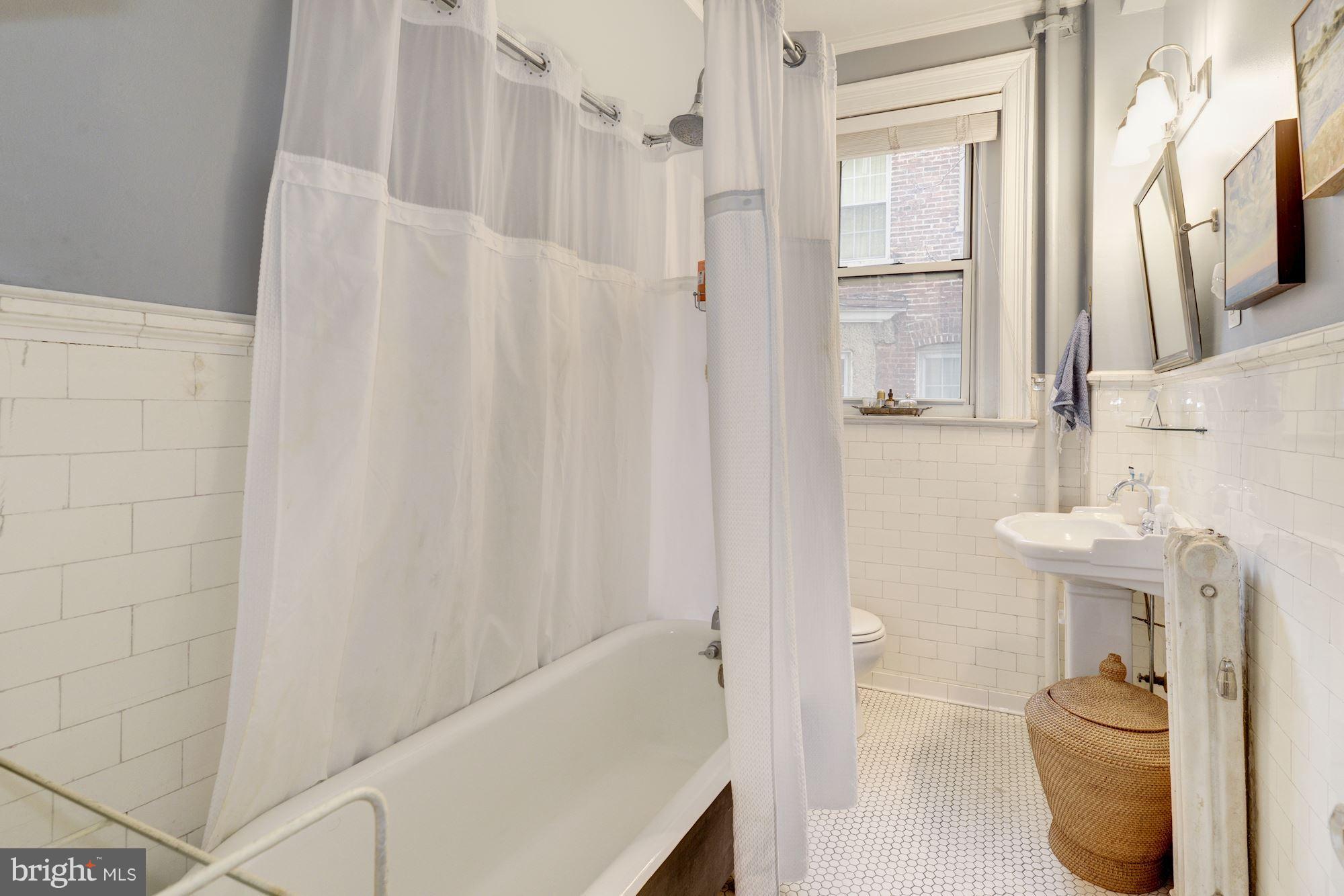 1852 Columbia Road Northwest, Unit 304 Washington, DC 20009 - Photo 14 of 18 Bath