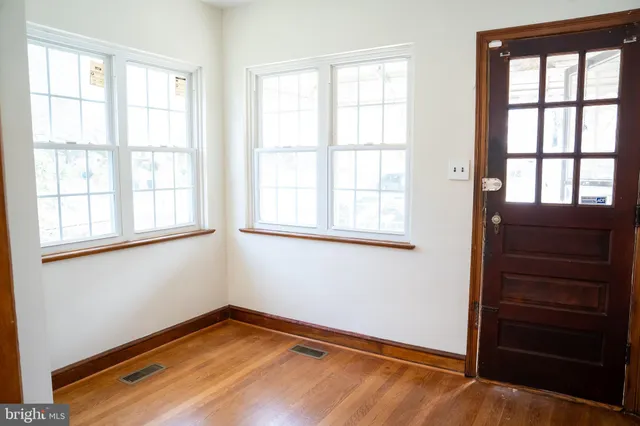 walk in an empty room with a window