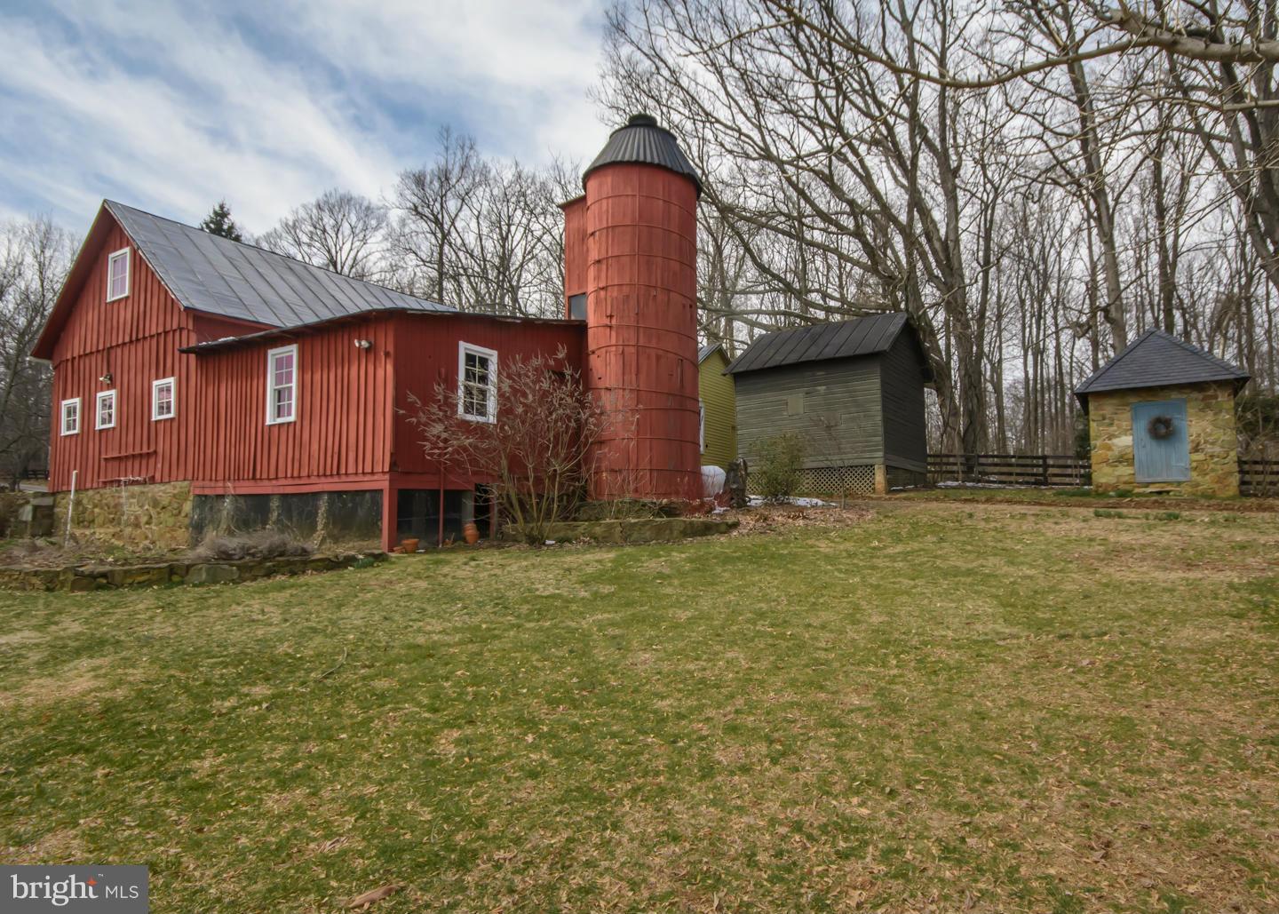 17542 Canby Road Leesburg, VA 20175 - Photo 22 of 30 Barn, corn crib