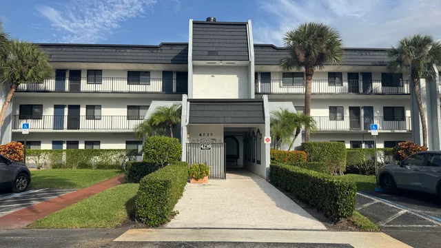 $1,650 | 4230 Deste Court, Unit 208, Lake Worth, FL 33467