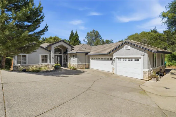 $975,000 | 3621 Foxmore Lane, Rescue, CA 95672