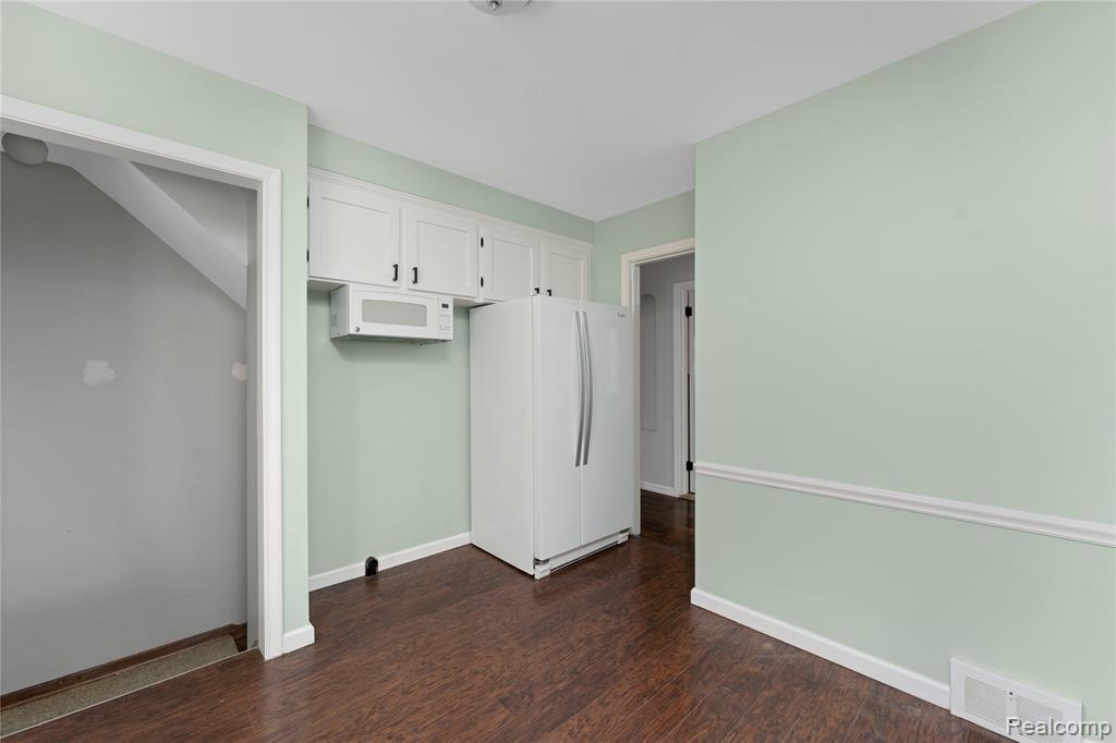 14611 Greenview Road Detroit, MI 48223 - Photo 10 of 21