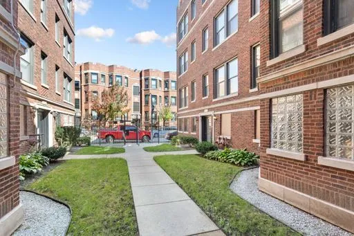 $1,550 | 1651 West Jonquil Terrace, Unit 10, Chicago, IL 60626