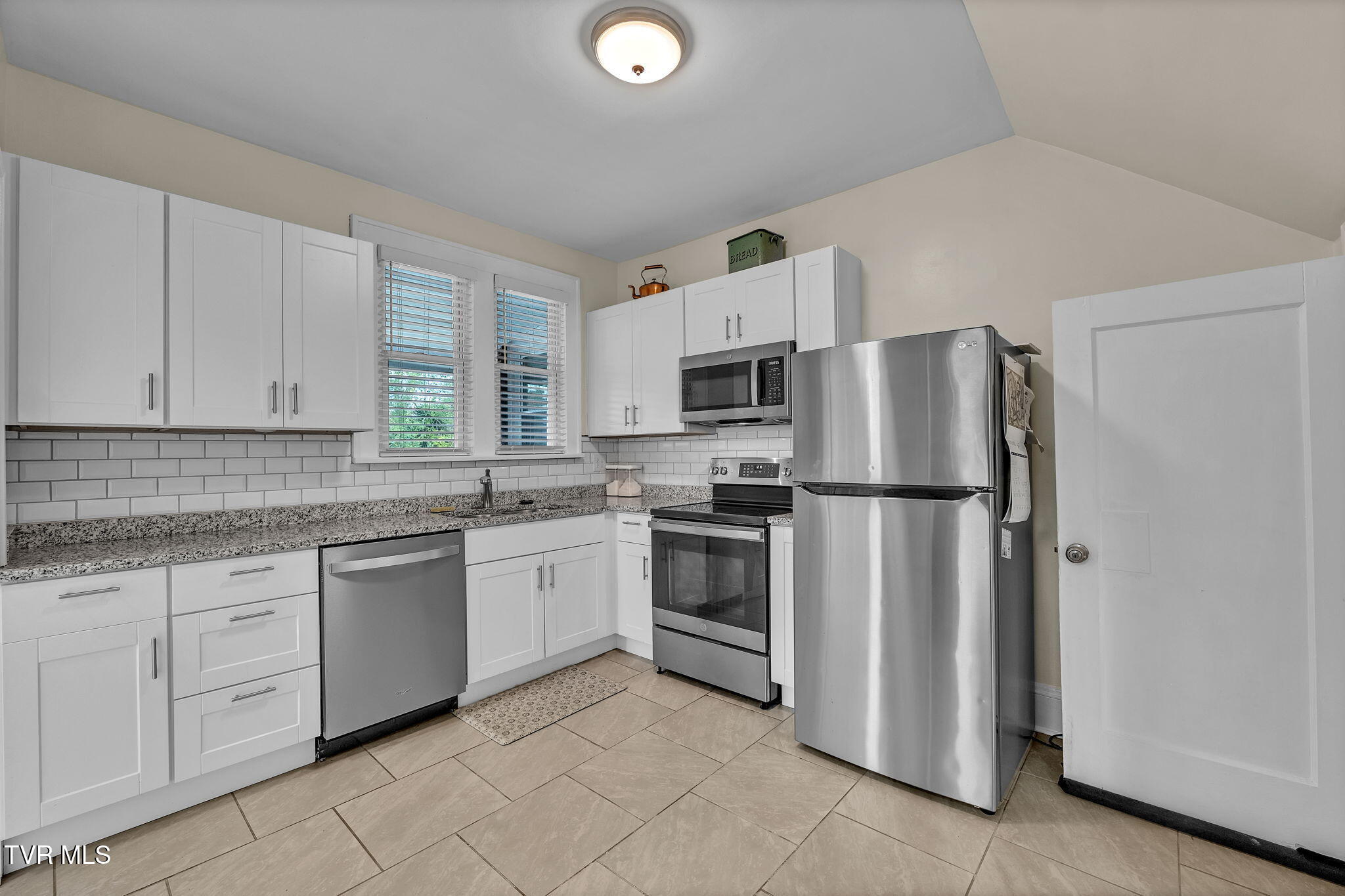 913 Maryland Avenue Bristol, TN 37620 - Photo 11 of 41 kitchen 5