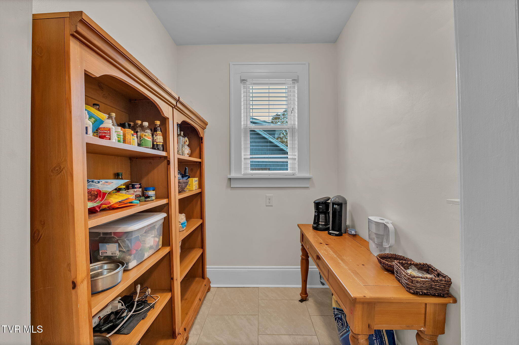 913 Maryland Avenue Bristol, TN 37620 - Photo 12 of 41 kitchen nook