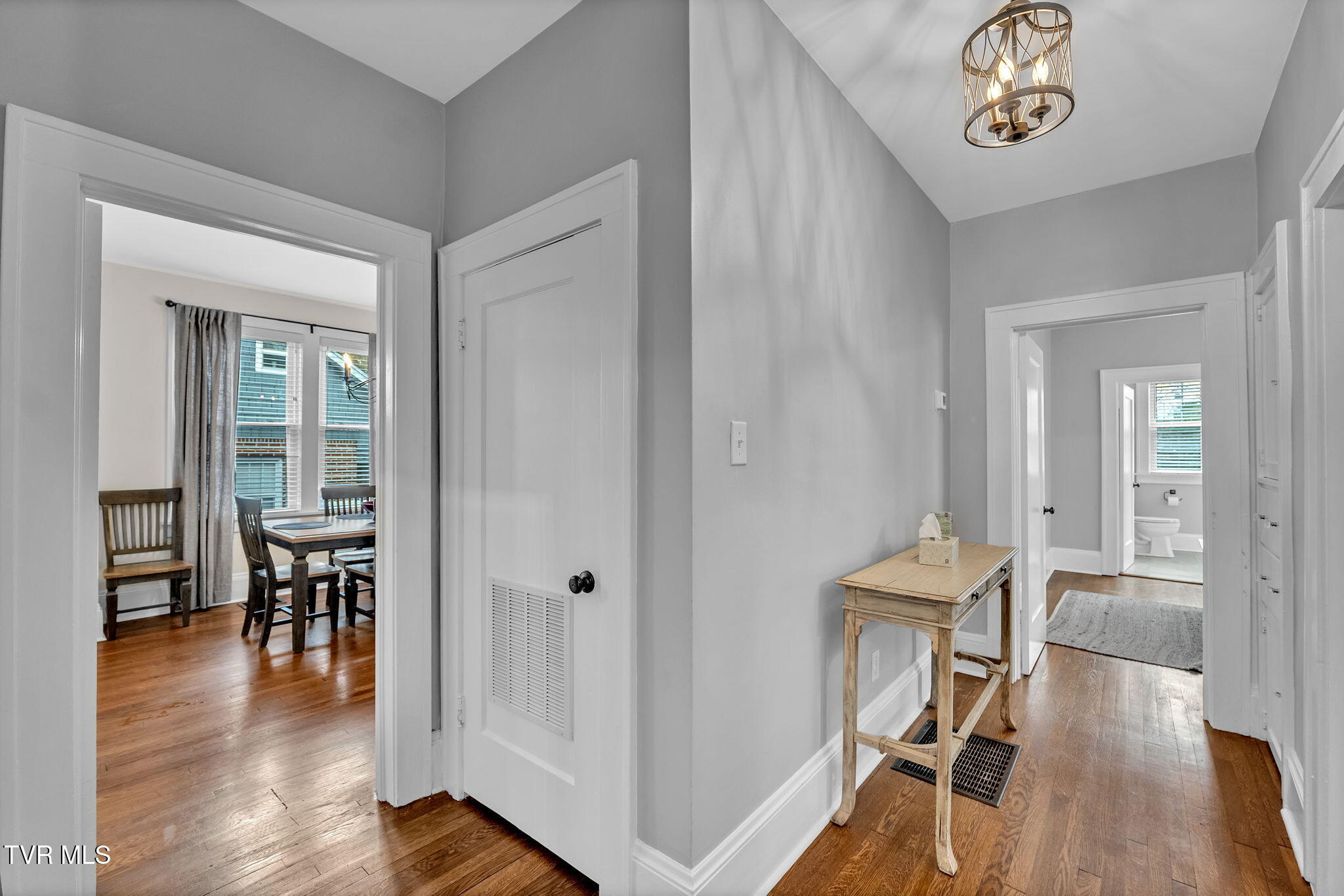 913 Maryland Avenue Bristol, TN 37620 - Photo 15 of 41 hallway