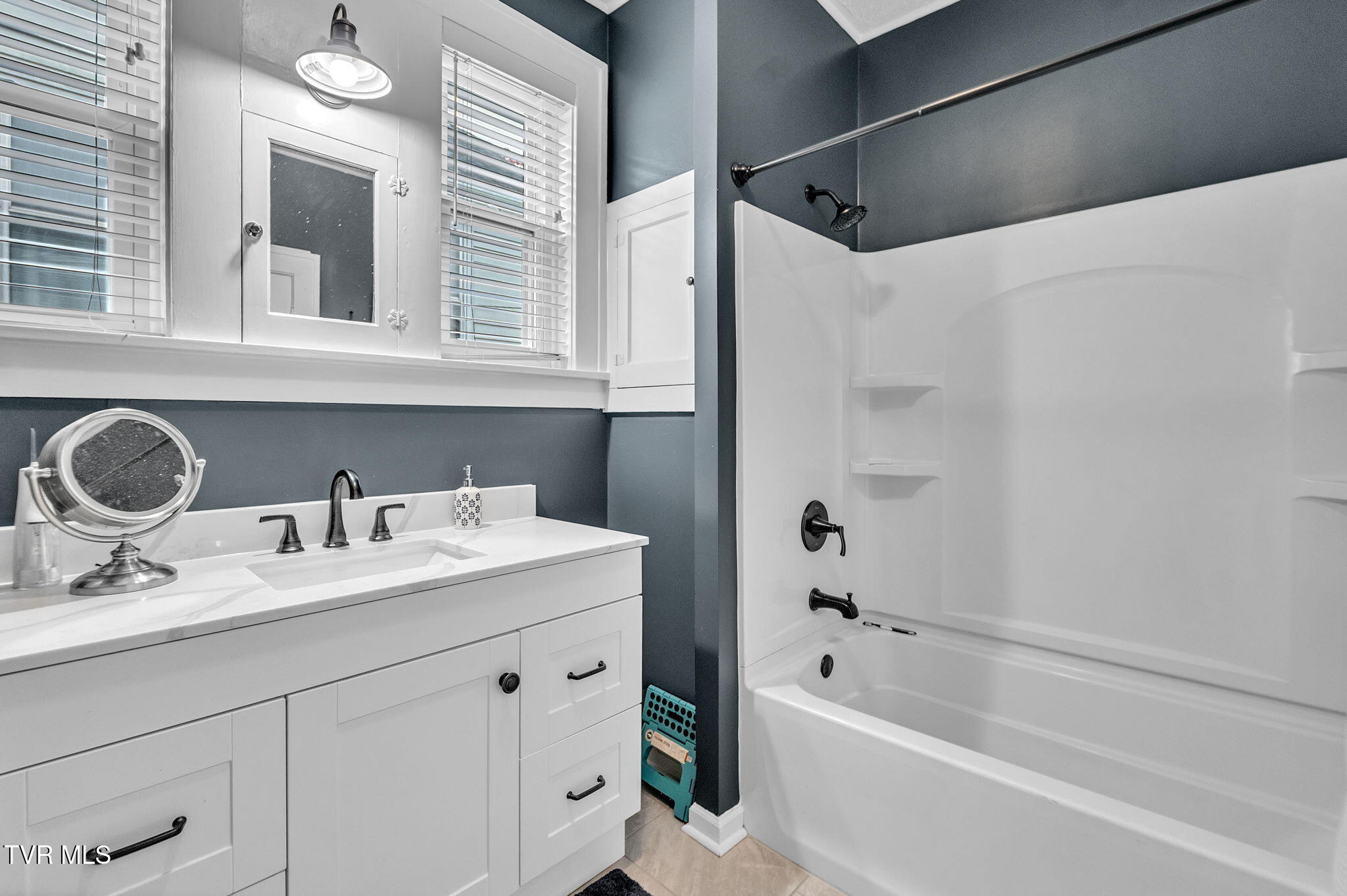 913 Maryland Avenue Bristol, TN 37620 - Photo 23 of 41 guest bathroom