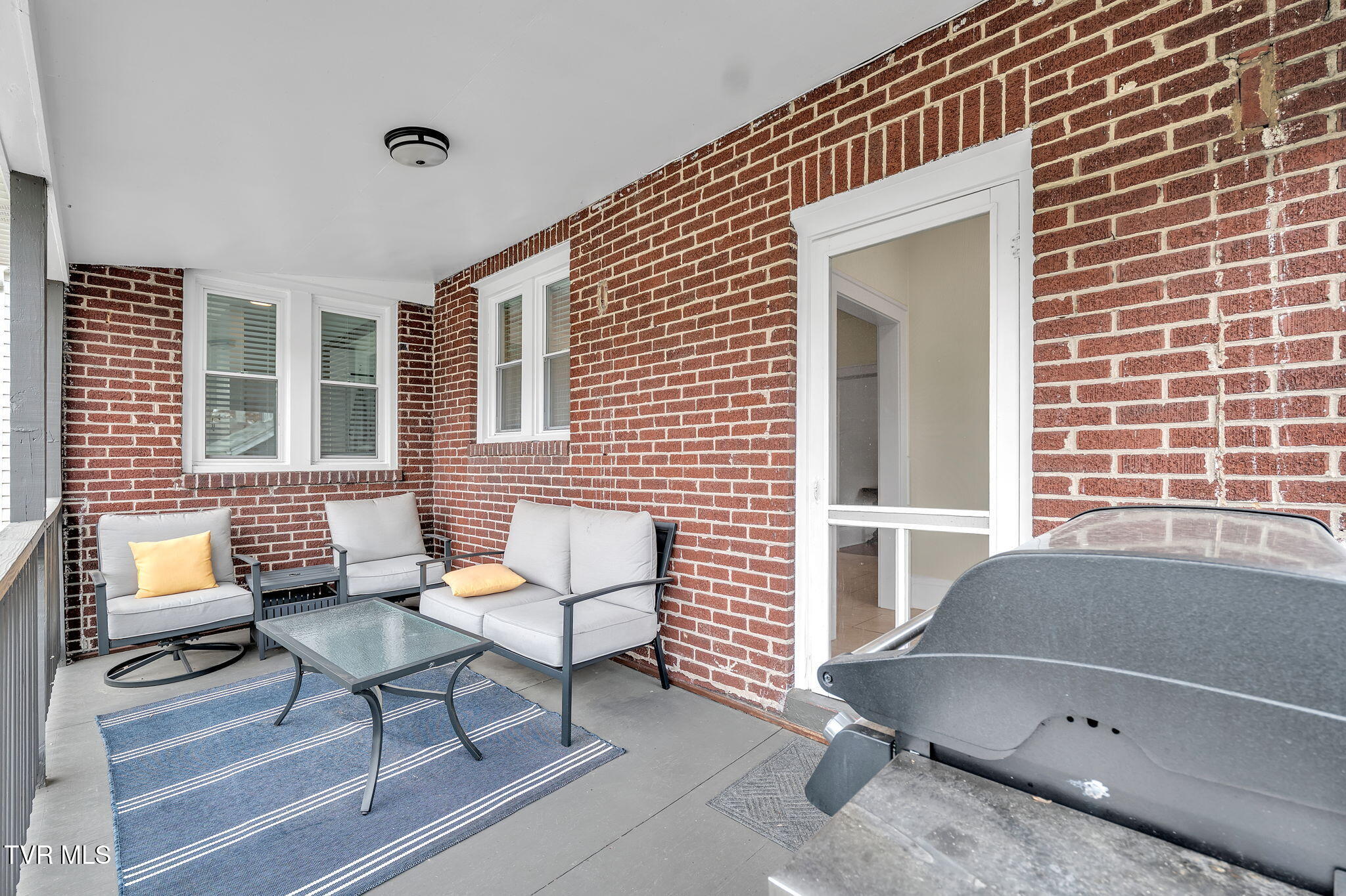 913 Maryland Avenue Bristol, TN 37620 - Photo 34 of 41 back deck close up