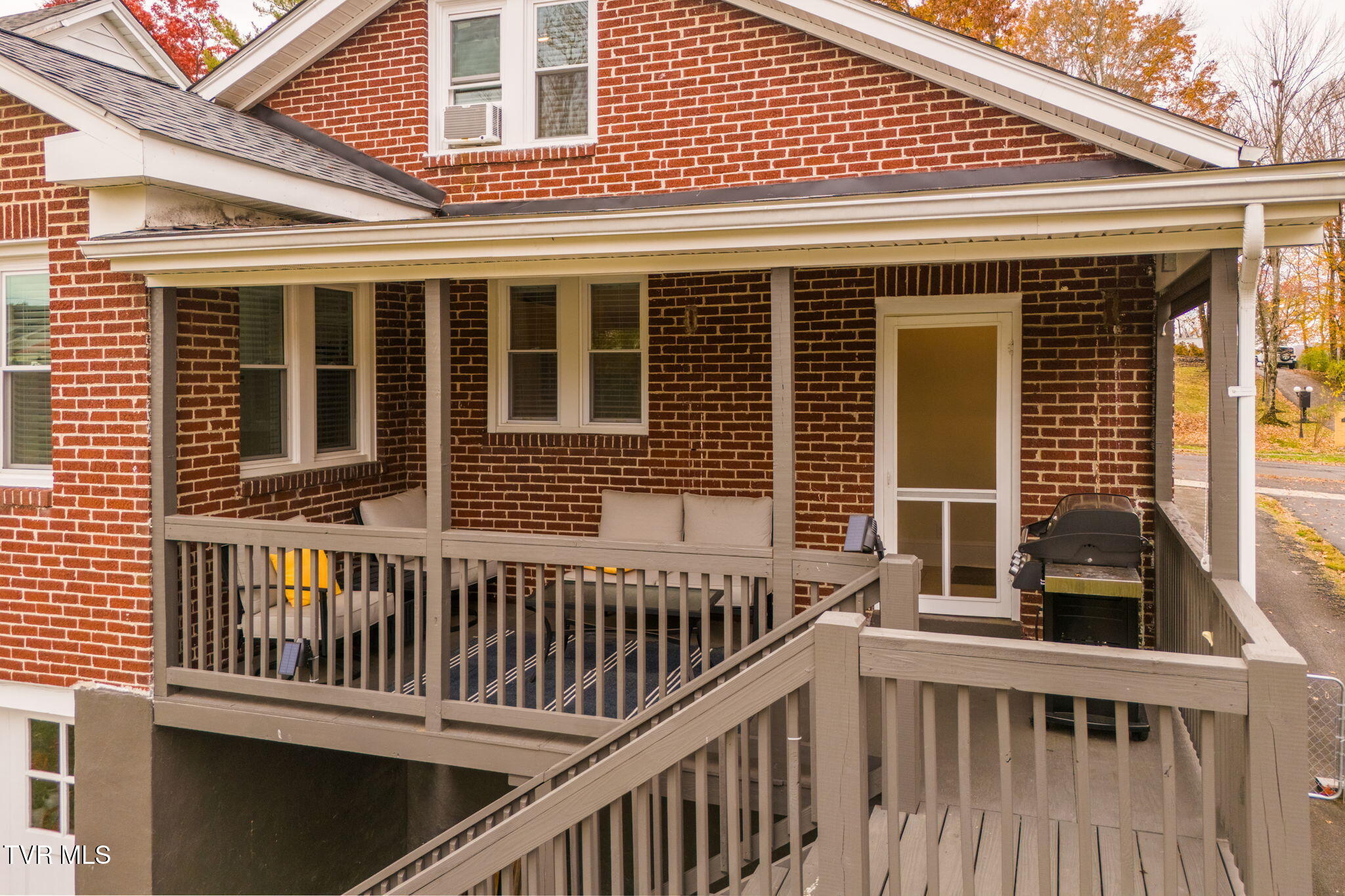 913 Maryland Avenue Bristol, TN 37620 - Photo 35 of 41 Back deck