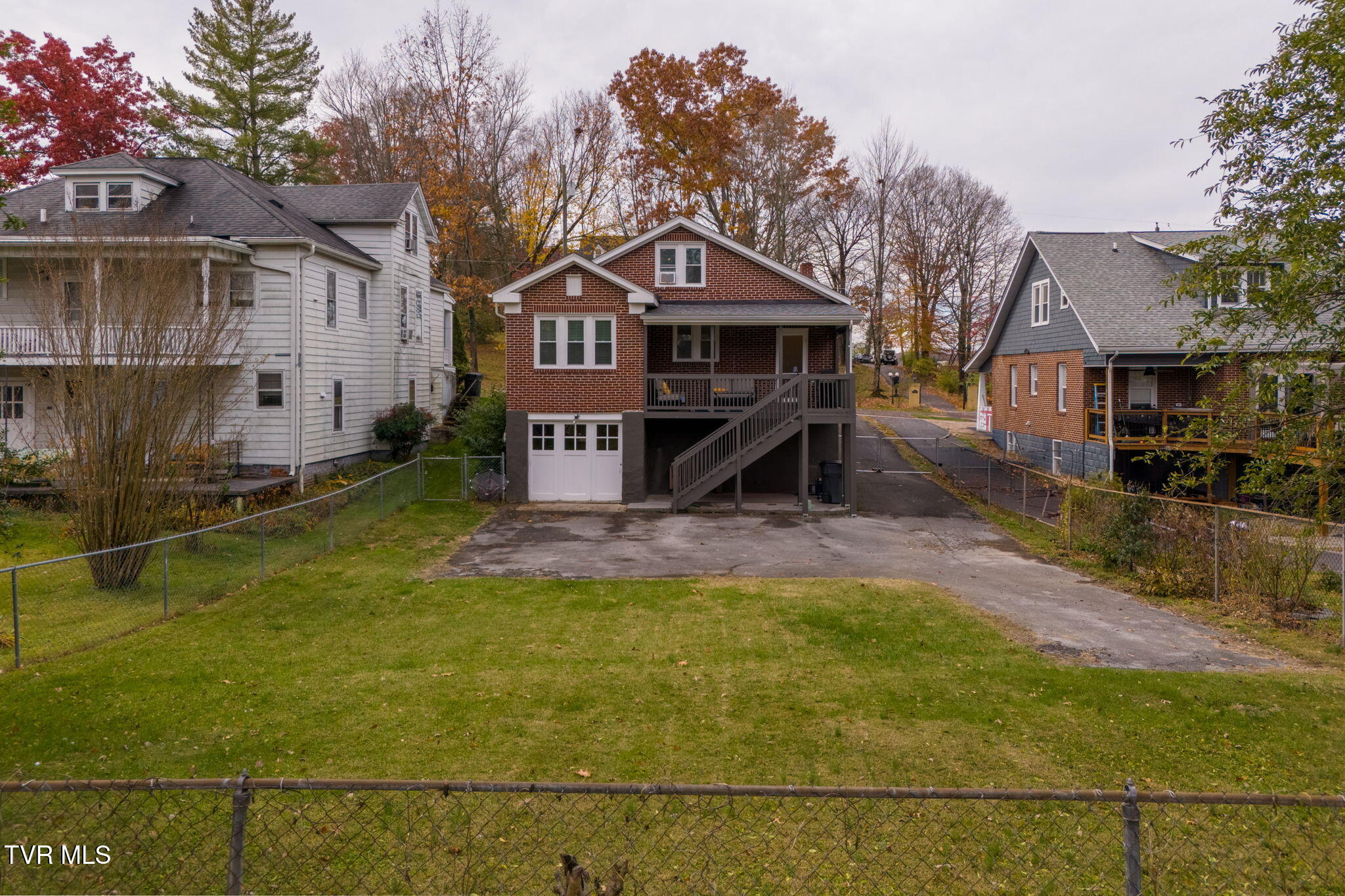 913 Maryland Avenue Bristol, TN 37620 - Photo 36 of 41 Back exterior with yard