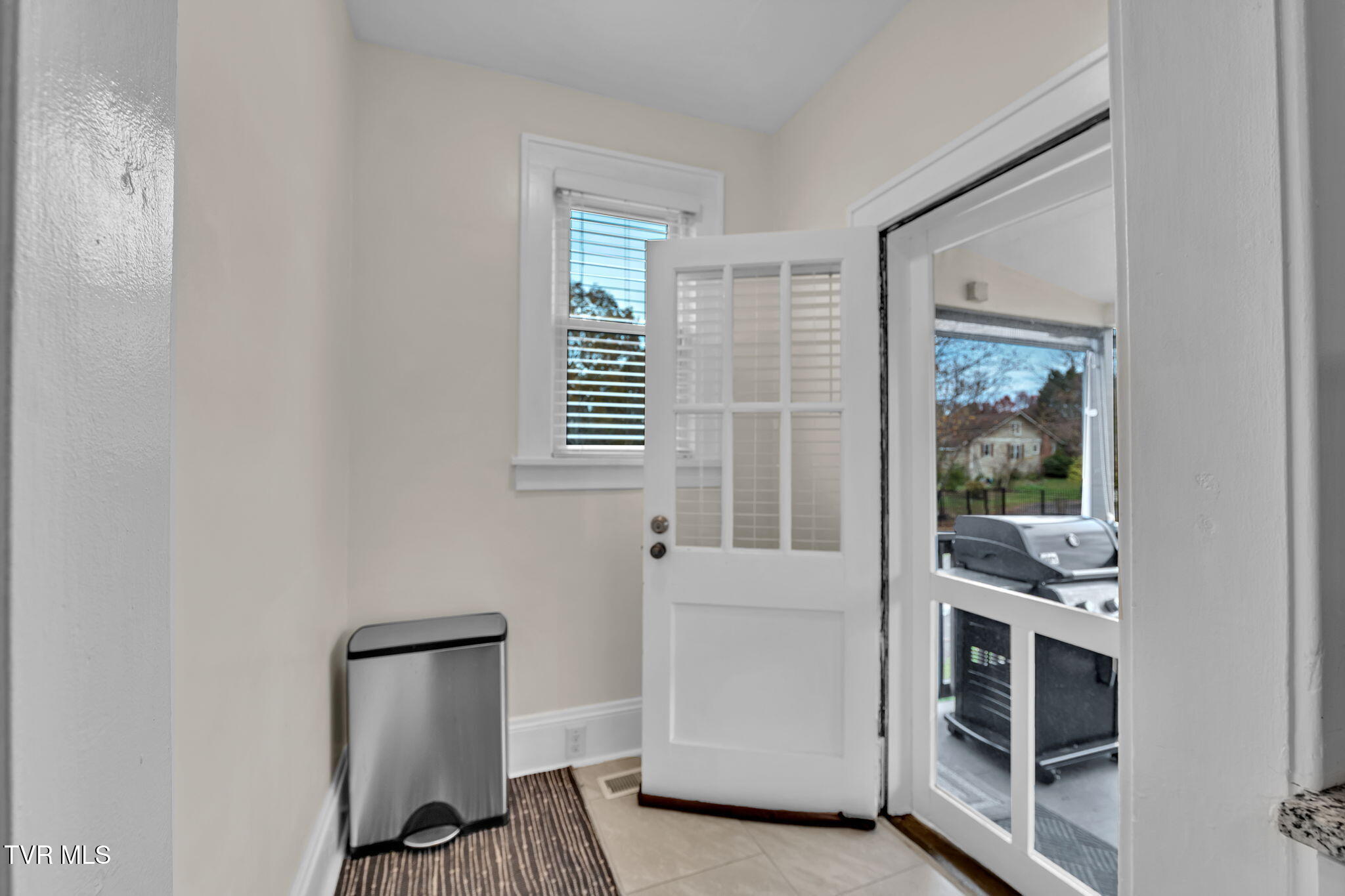 913 Maryland Avenue Bristol, TN 37620 - Photo 38 of 41 back mud area