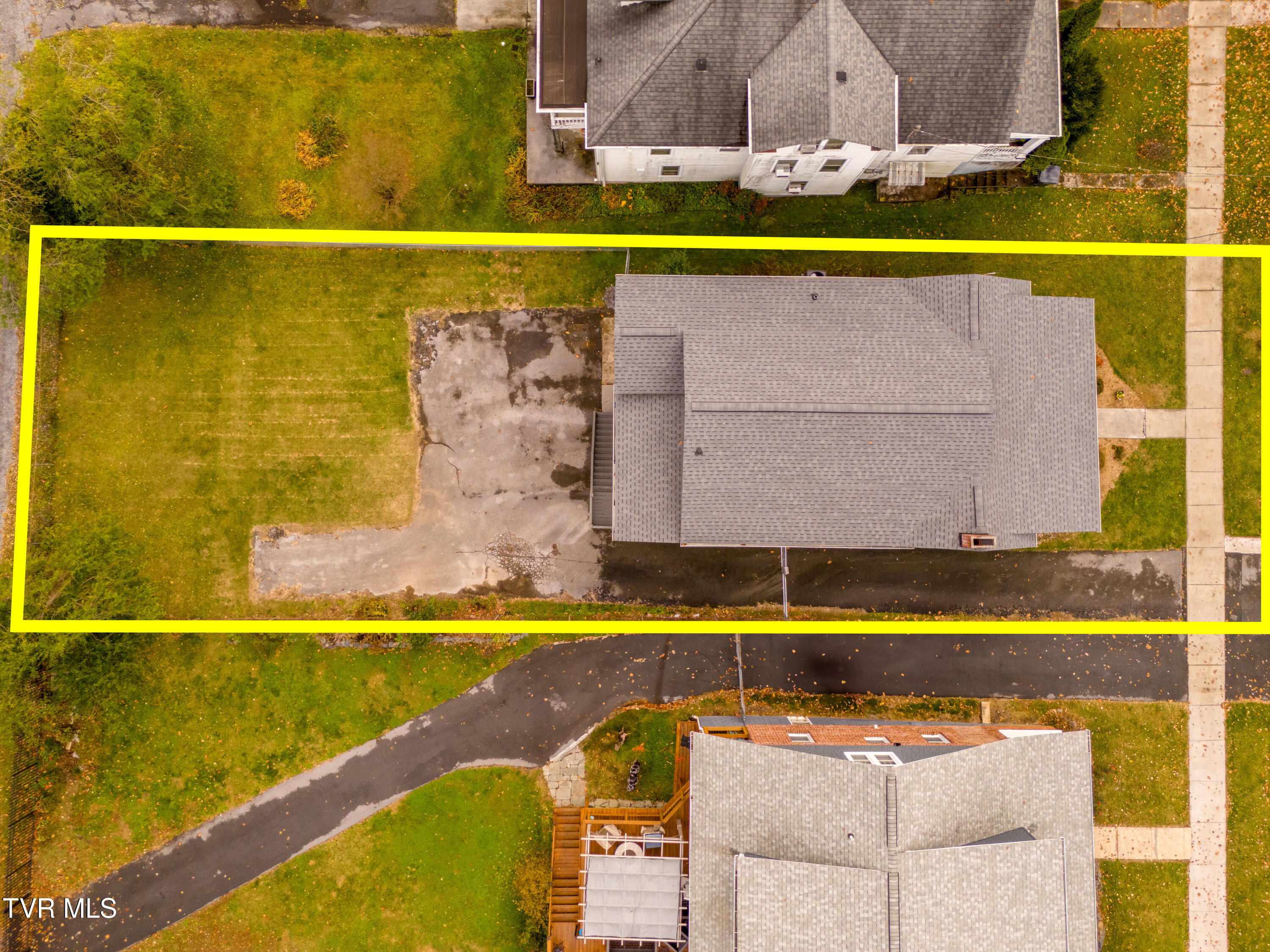 913 Maryland Avenue Bristol, TN 37620 - Photo 39 of 41 DJI_20251108123958_0282_D-HDR2