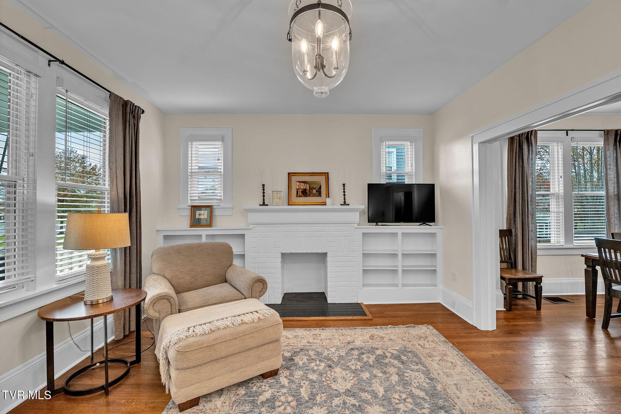 913 Maryland Avenue Bristol, TN 37620 - Photo 6 of 41 livingroom