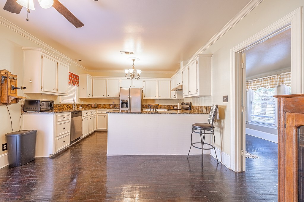 809 Milam Street Columbus, TX 78934 - Photo 7 of 30