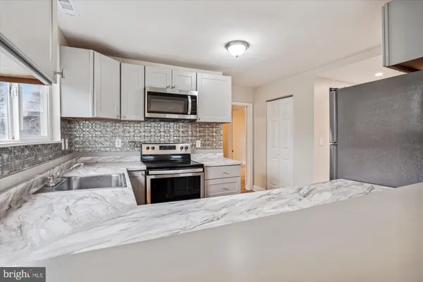 $2,695 | 3736 Beach Dr Boulevard, Edgewater, MD 21037