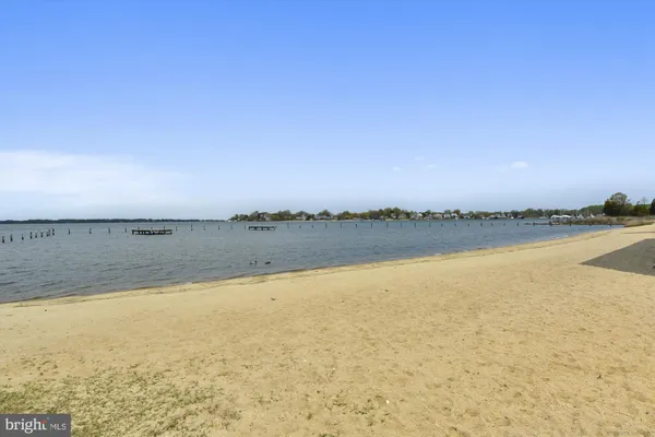 $2,695 | 3736 Beach Dr Boulevard, Edgewater, MD 21037