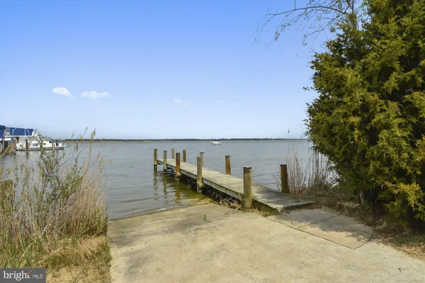 $2,695 | 3736 Beach Dr Boulevard, Edgewater, MD 21037