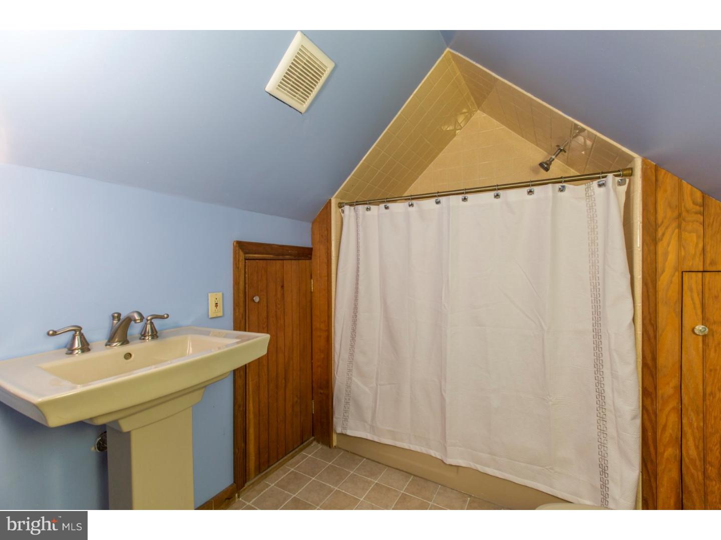 324 Bent Road Wyncote, PA 19095 - Photo 17 of 22 Bathroom