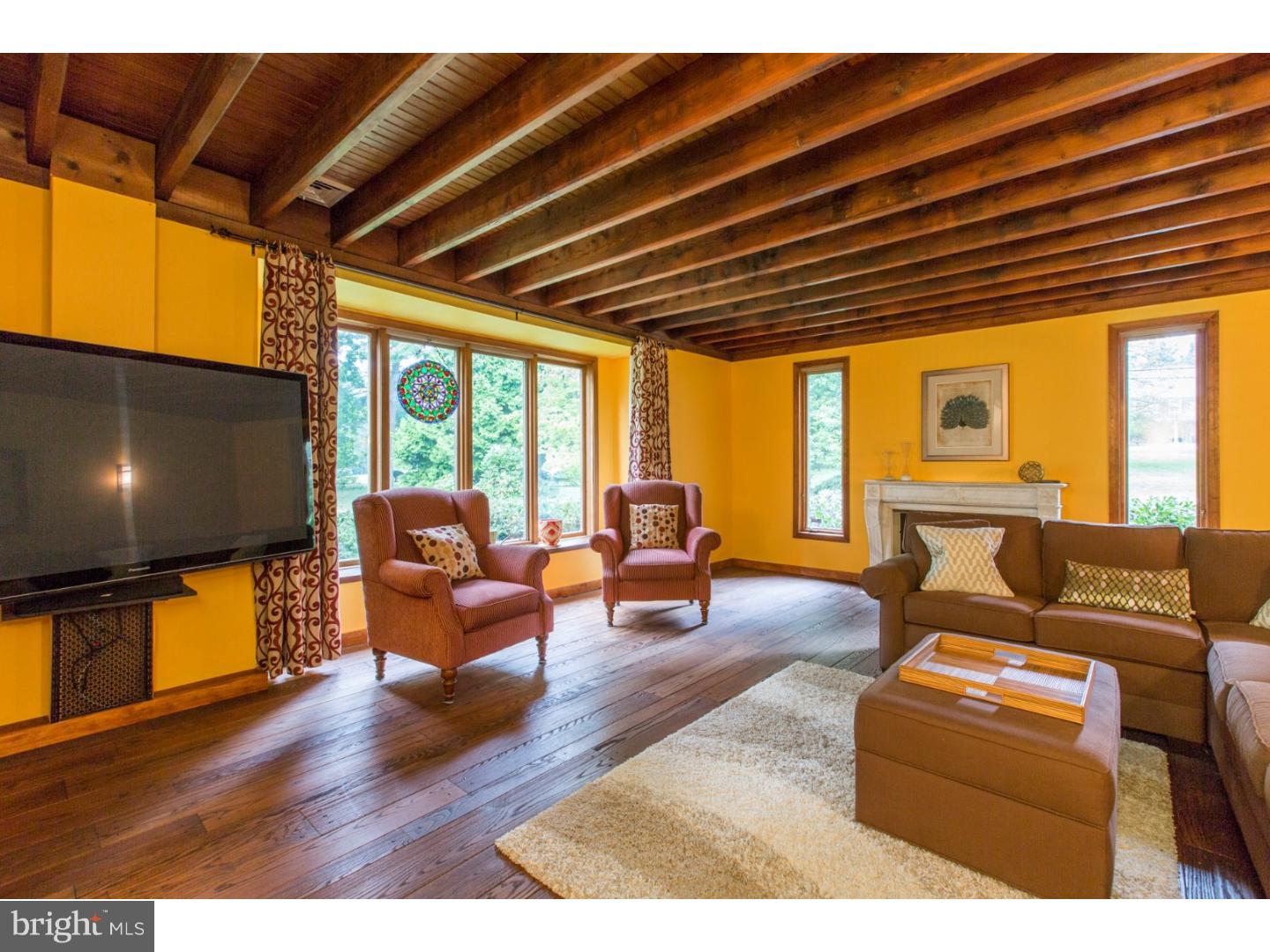 324 Bent Road Wyncote, PA 19095 - Photo 3 of 22 Living Room