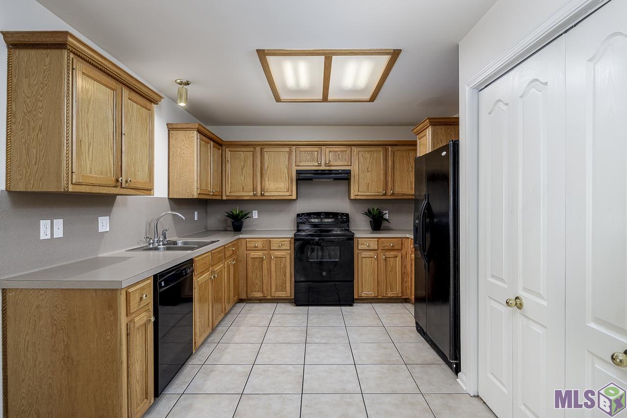 9815 Blakemore Avenue Baton Rouge, LA 70810 - Photo 4 of 34 Gallery Image 4