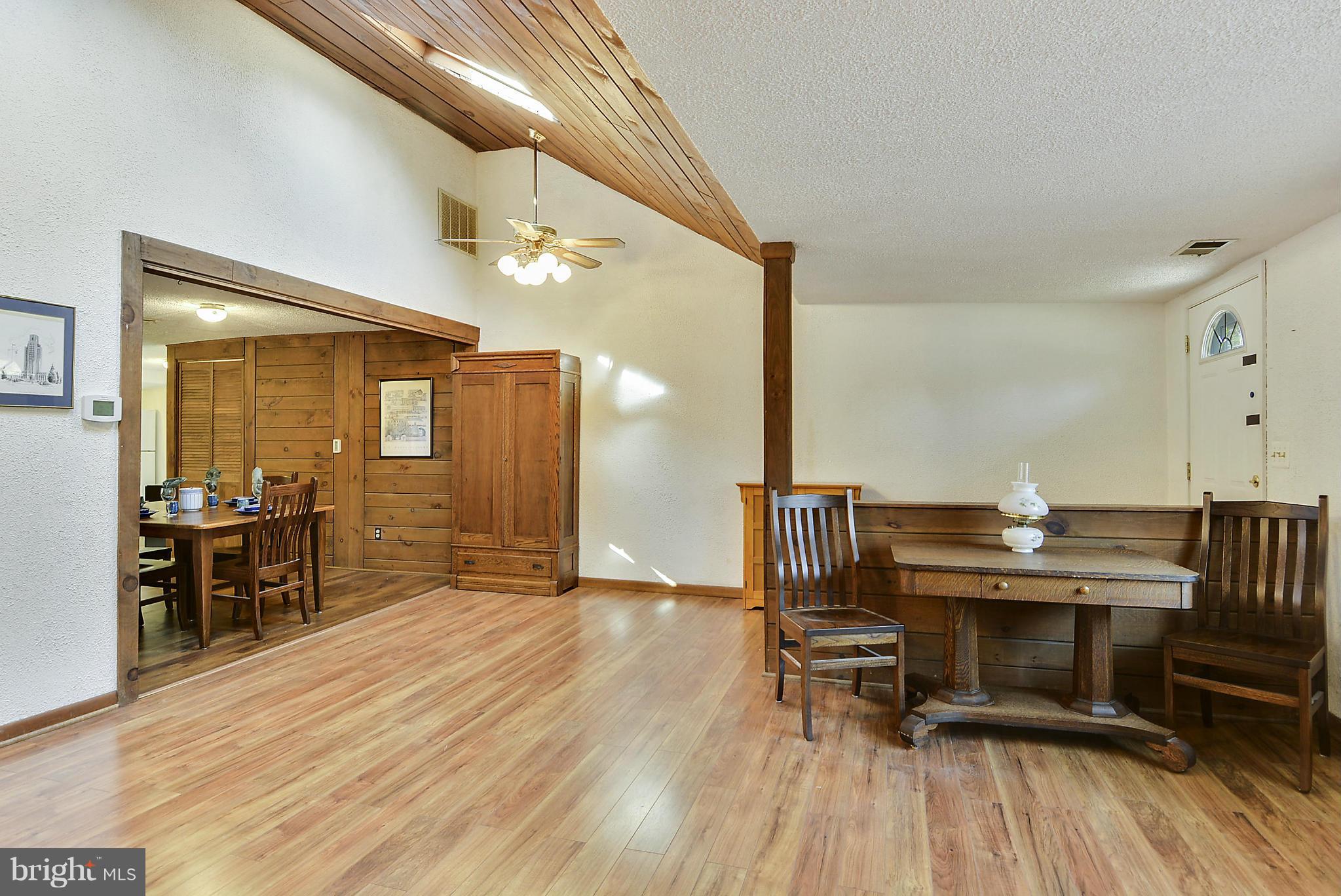 510 Forest Road Riva, MD 21140 - Photo 7 of 26 Living Room