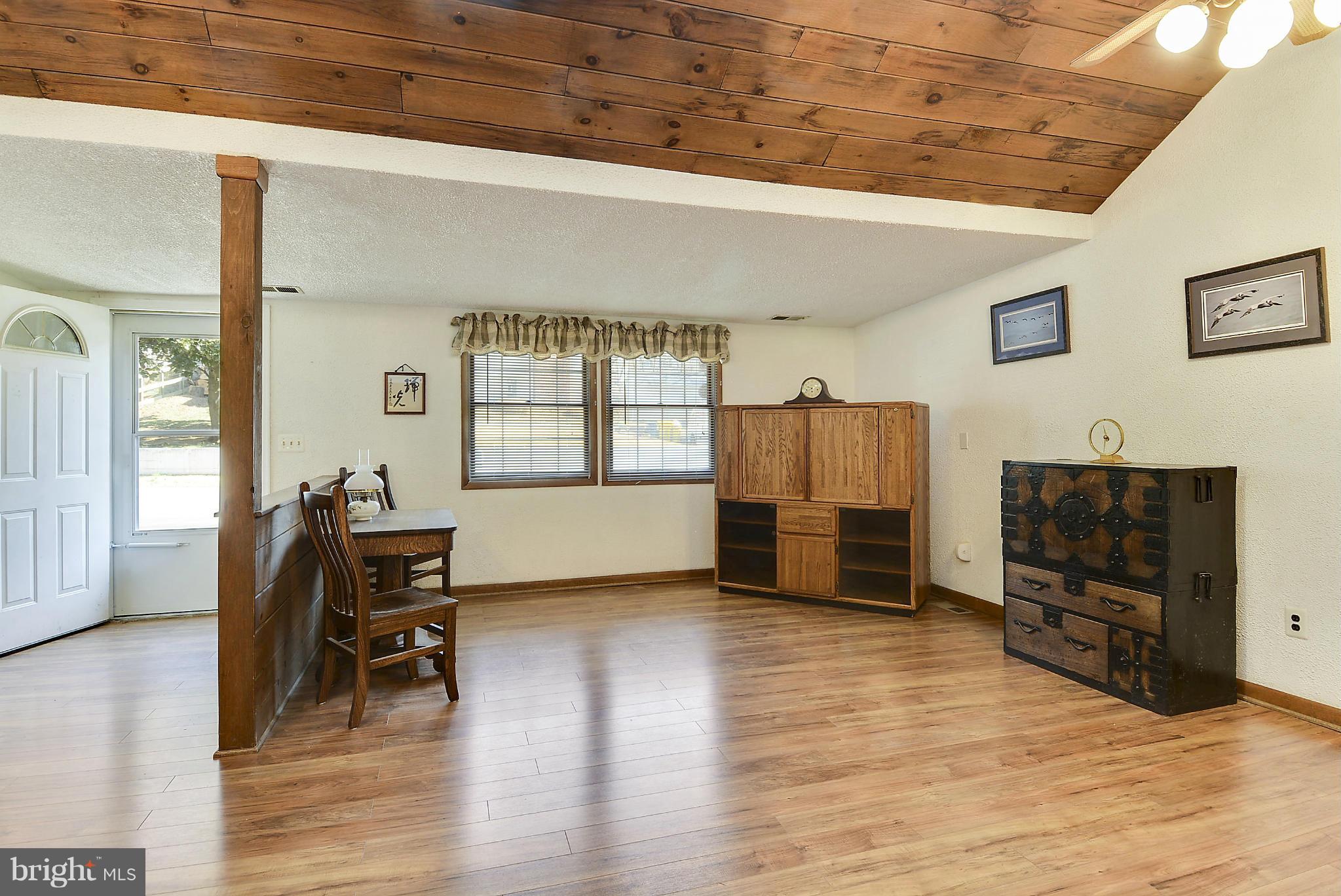 510 Forest Road Riva, MD 21140 - Photo 9 of 26 Living Room