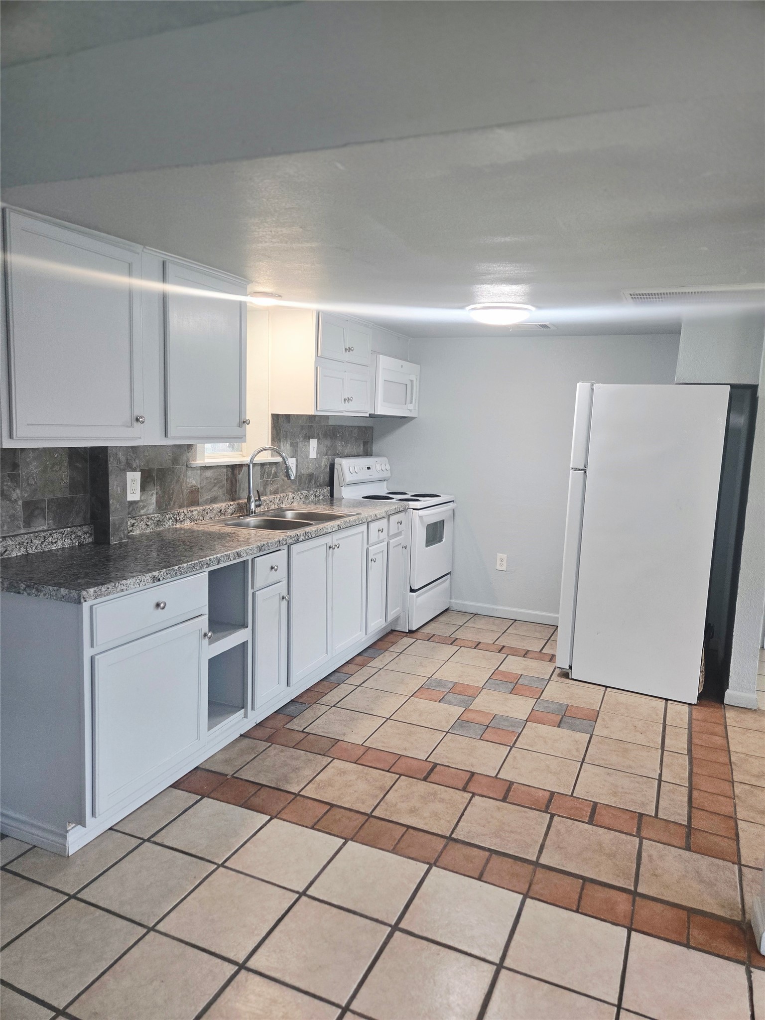 5709 Craig Street Houston, TX 77023 - Photo 3 of 19