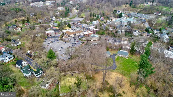 a view of a park with bench