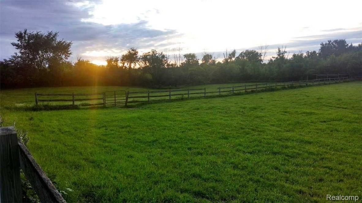 1385 East Thompson Road Holly, MI 48442 - Photo 8 of 68 1385 Pasture 3.jpg