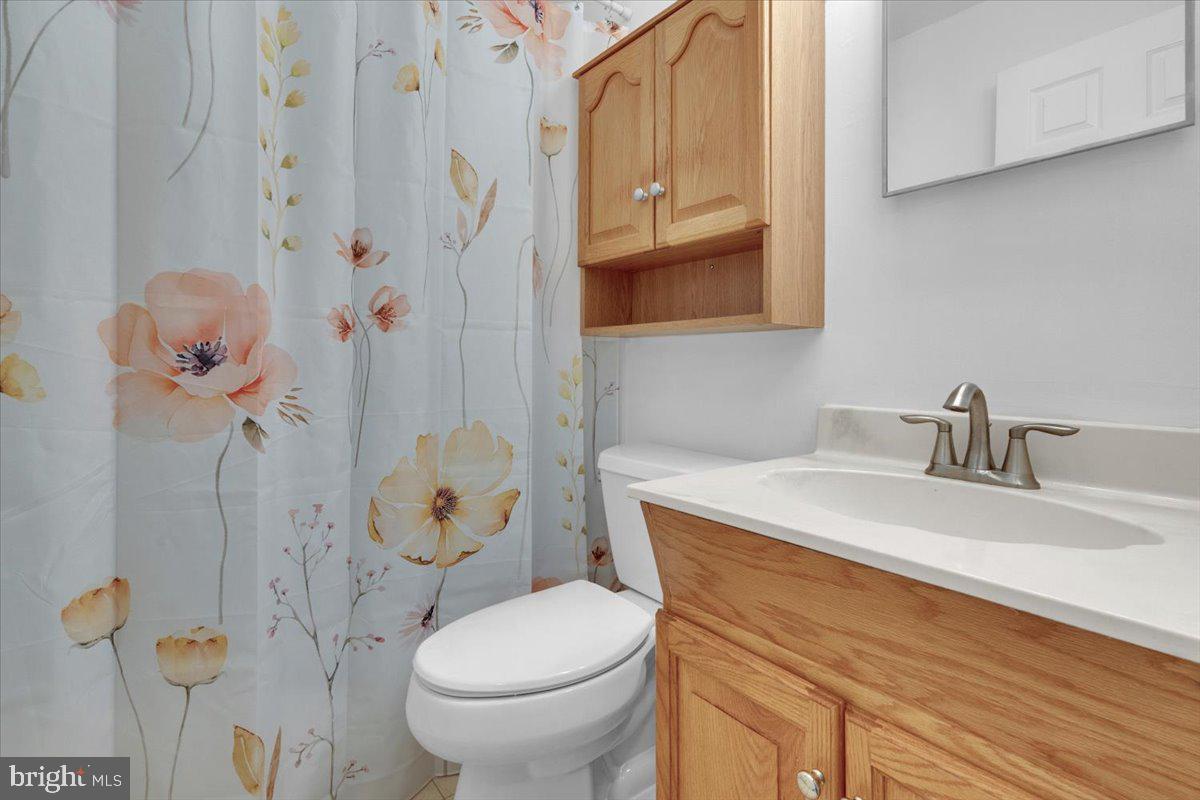 1424 Oakwood Road Coatesville, PA 19320 - Photo 10 of 41 Full hall bath