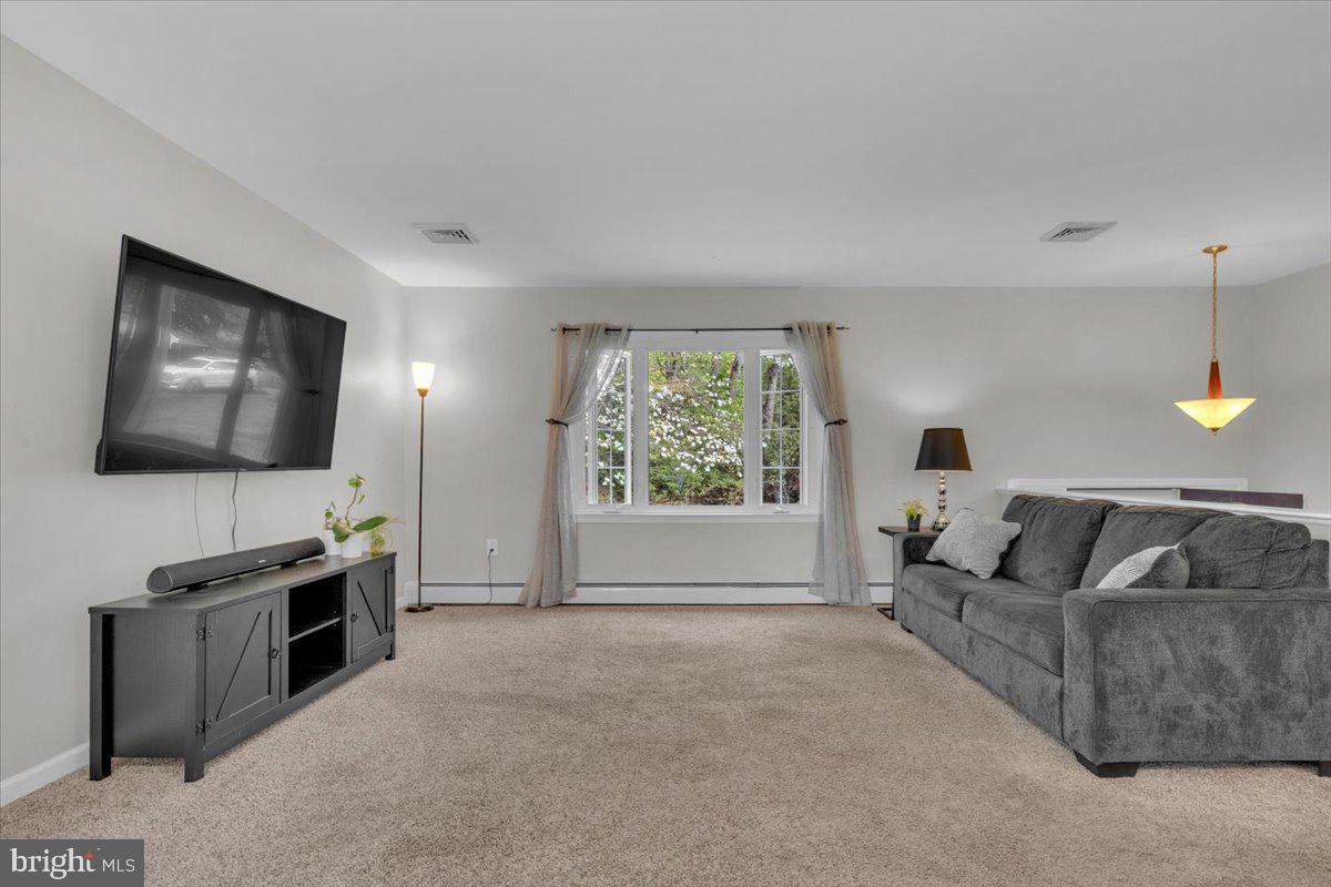 1424 Oakwood Road Coatesville, PA 19320 - Photo 4 of 41 Sun-filled, open living room