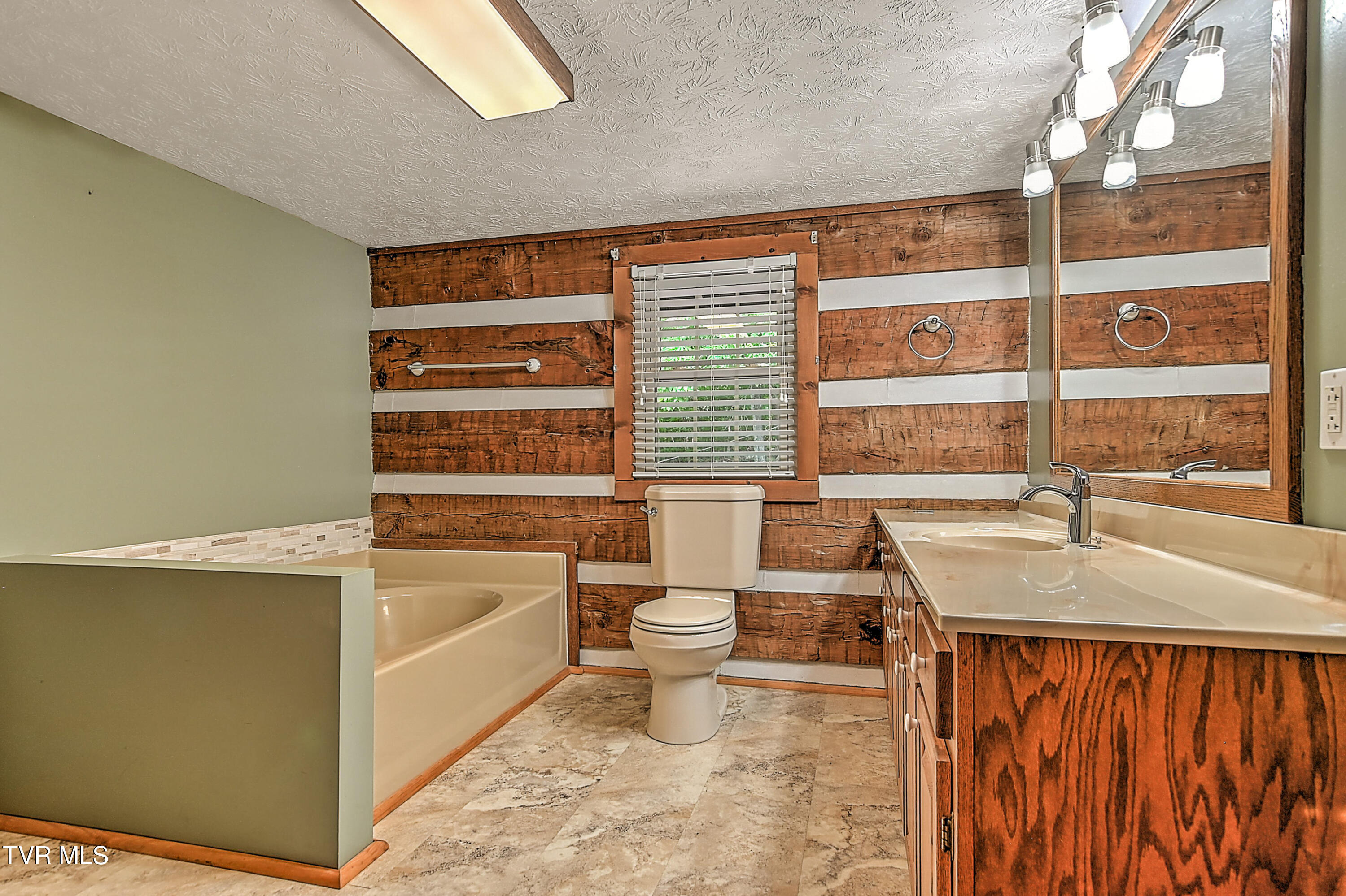 375 Lick Hollow Road Greeneville, TN 37743 - Photo 24 of 40 Upstairs Bathroom with Soaking Tub