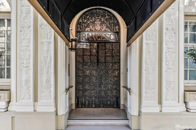 a view of entryway with a front door