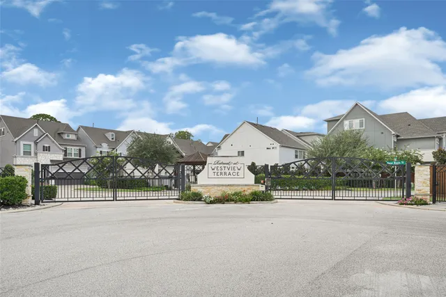 a view of an house with backyard porch and kitchen