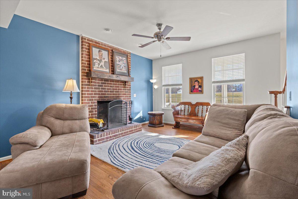 9448 Old Solomons Island Road Owings, MD 20736 - Photo 13 of 49 Family room