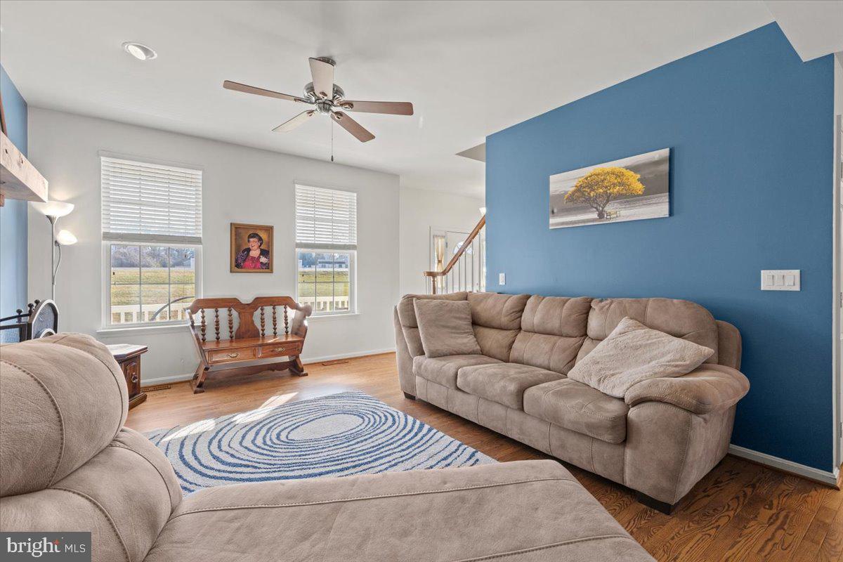 9448 Old Solomons Island Road Owings, MD 20736 - Photo 14 of 49 Family room