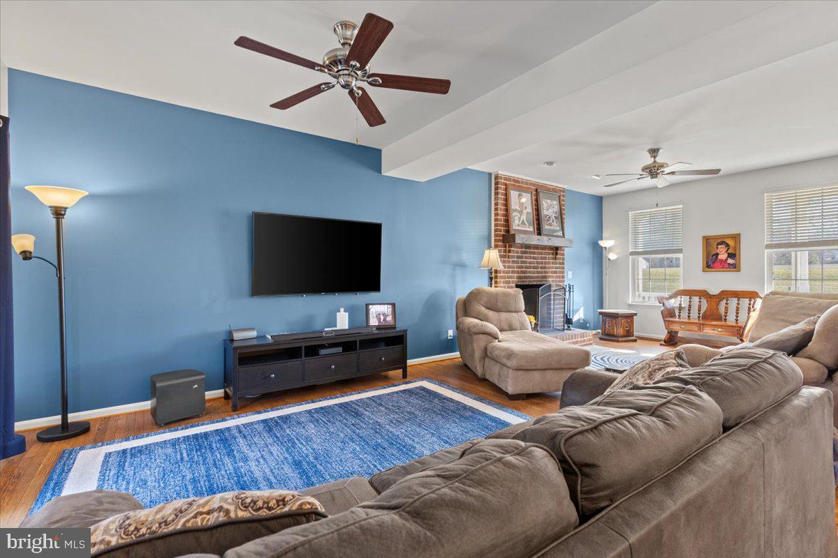 9448 Old Solomons Island Road Owings, MD 20736 - Photo 17 of 49 Family room