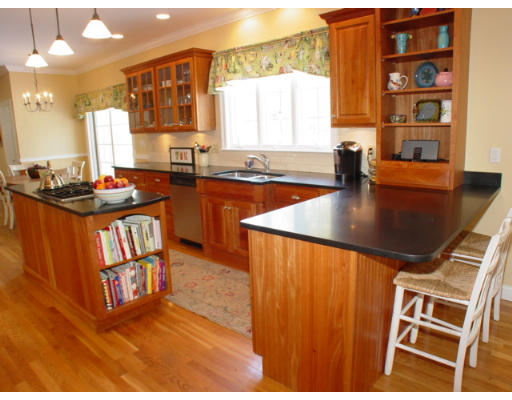 47 Reservation Road Andover, MA 01810 - Photo 3 of 28 Gallery Image 3