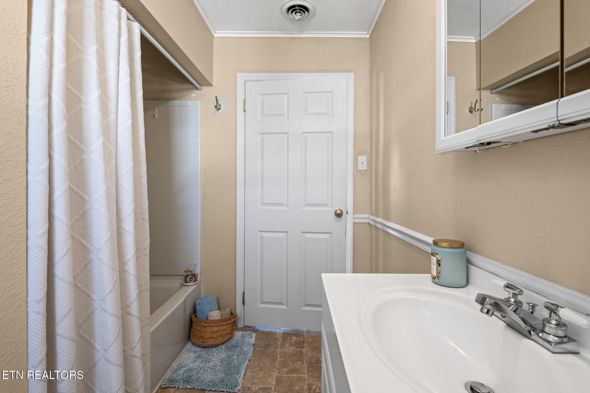 902 Fowler Street Clinton, TN 37716 - Photo 14 of 26 16-web-or-mls-902 Fowler-7668
