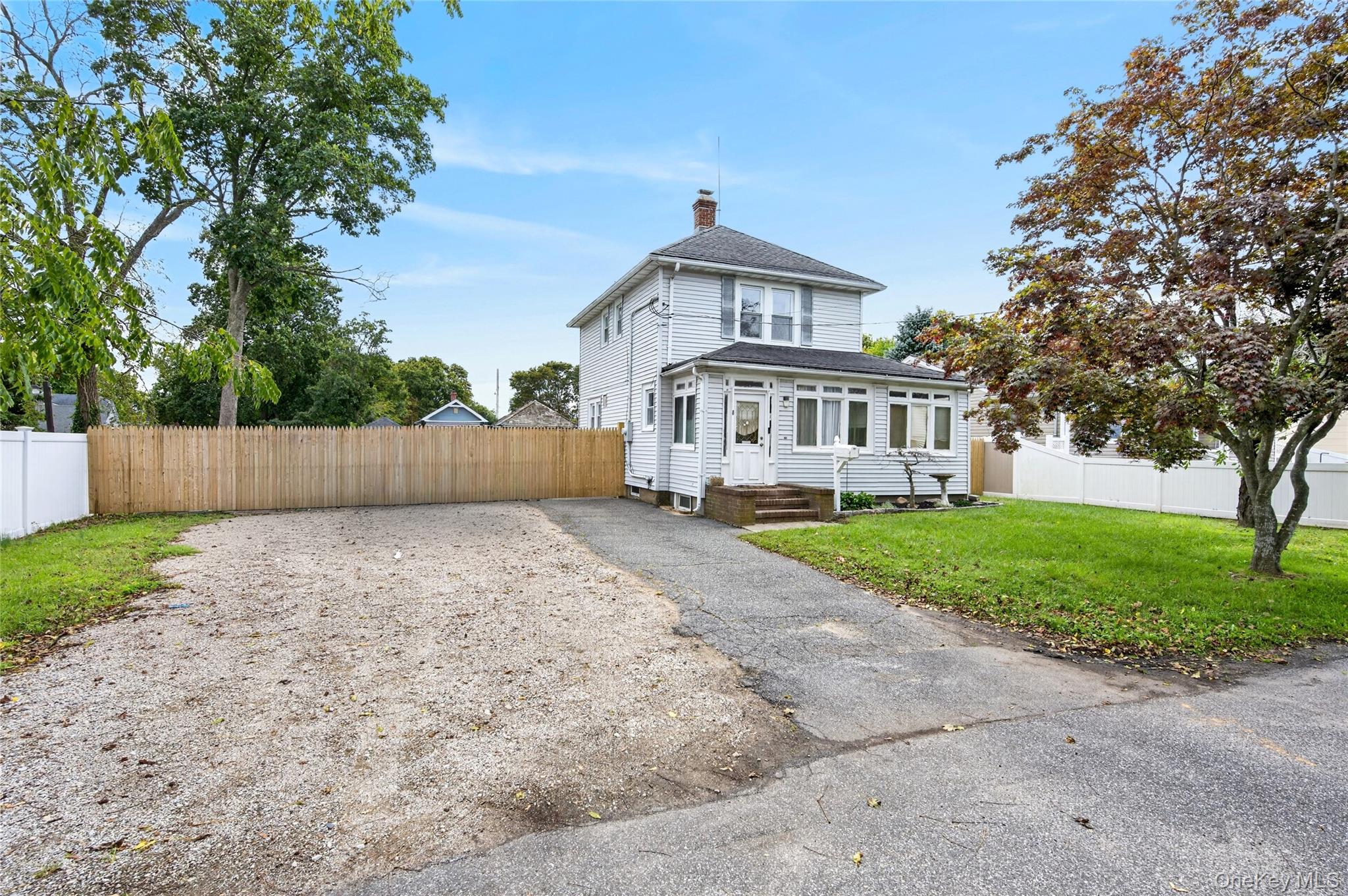 8 Juliet Street Bay Shore, NY 11706 - Photo 2 of 26 Gallery Image 2