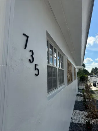 $1,900 | 735 83rd Street, Unit 3, Miami Beach, FL 33141
