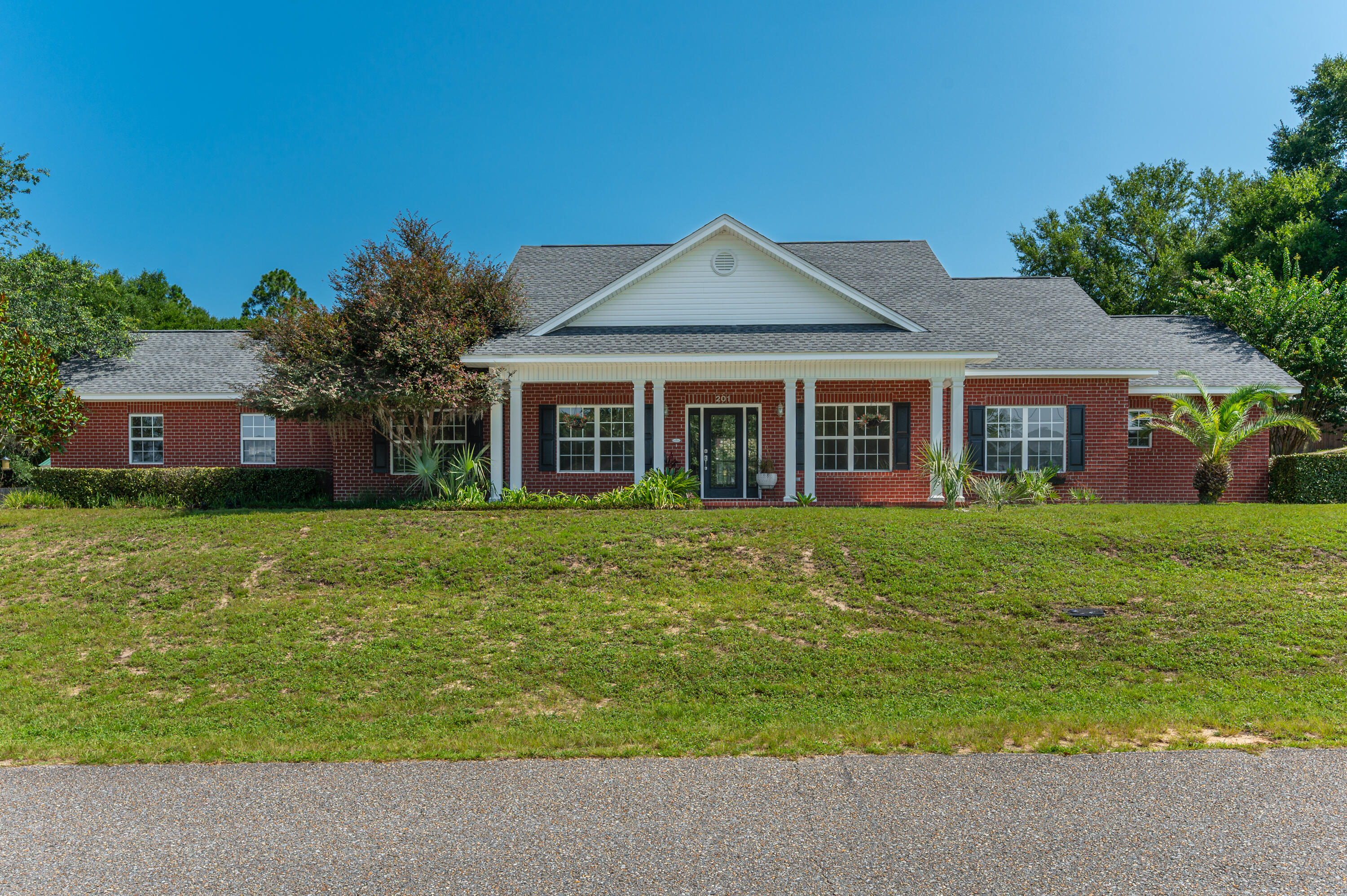 201 Seneca Trail Crestview, FL 32536 - Photo 2 of 44 201 Seneca Trail