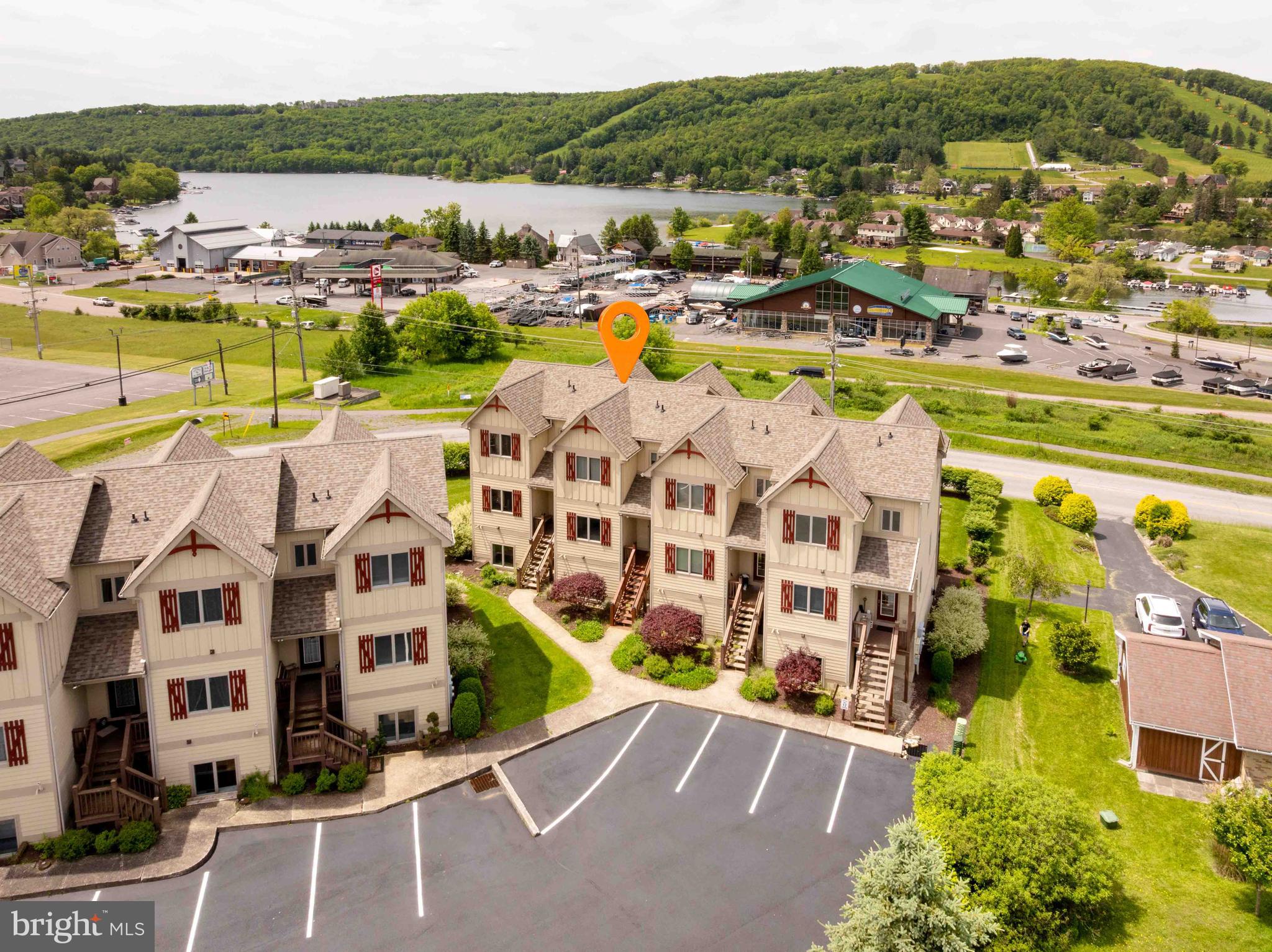 267 Mosser Road, Unit 10 McHenry, MD 21541 - Photo 4 of 51