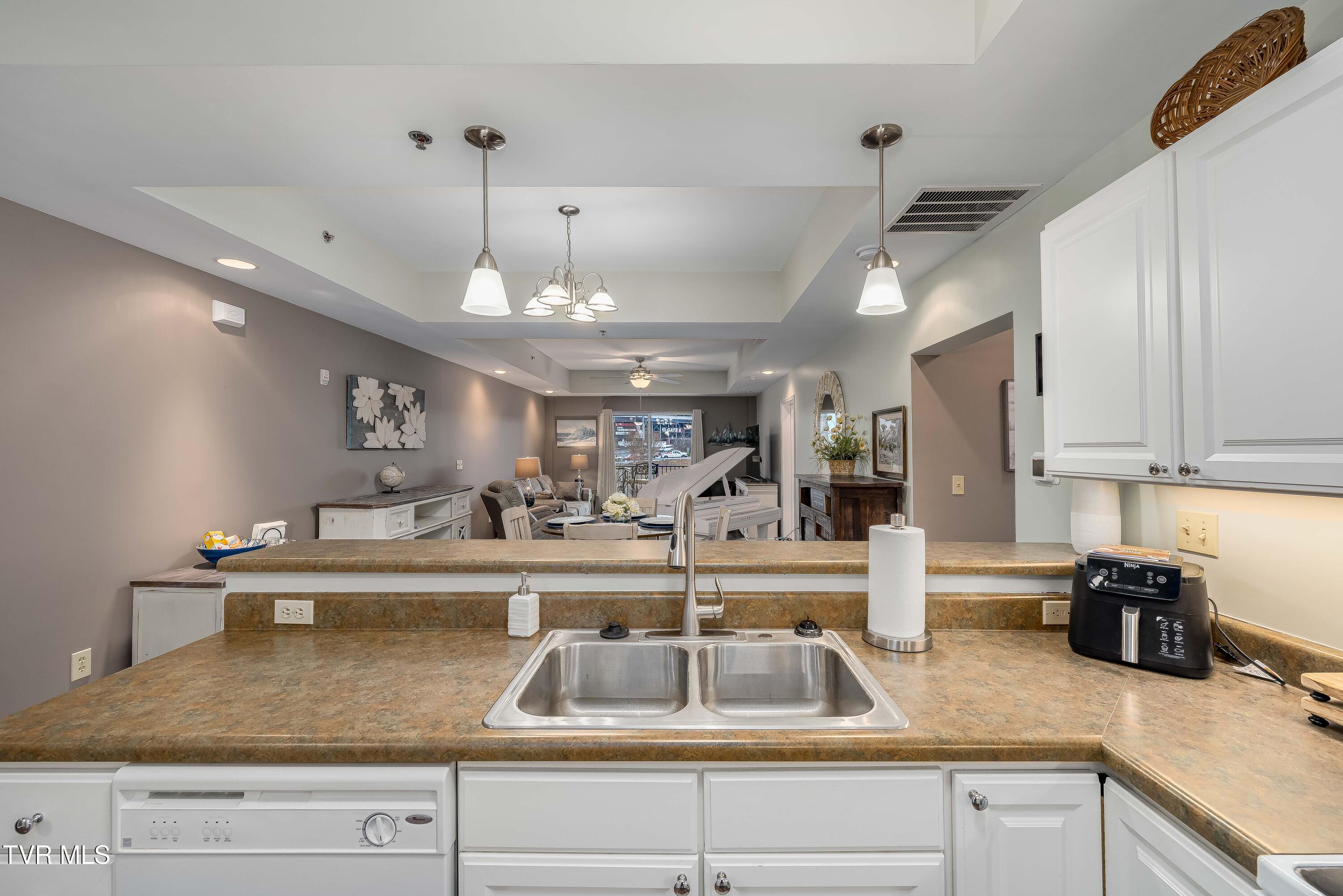 120 Raceday Center Drive, Unit 303 Bristol, TN 37620 - Photo 11 of 65 120 Raceday Center Dr (54 of 81)