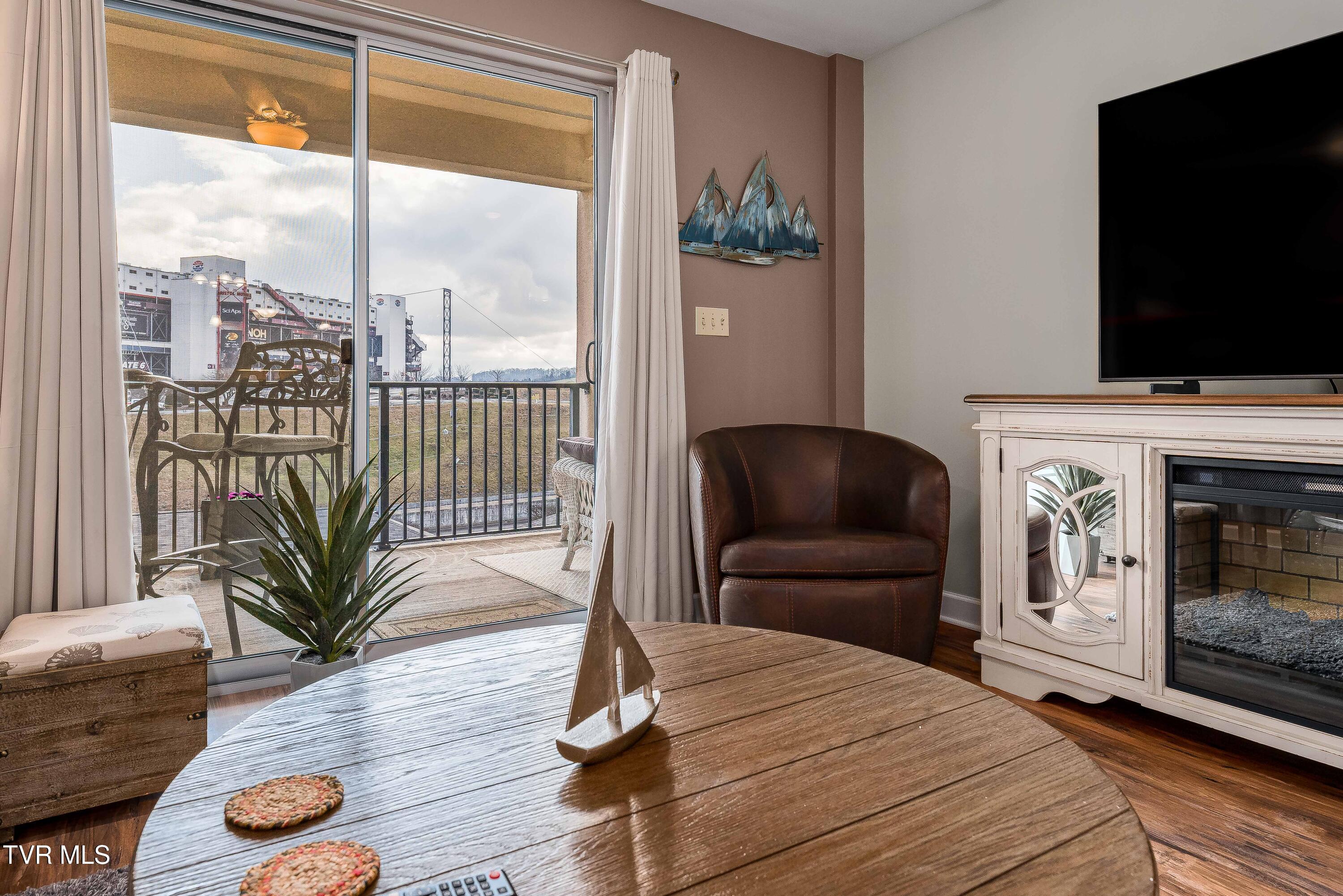 120 Raceday Center Drive, Unit 303 Bristol, TN 37620 - Photo 24 of 65 120 Raceday Center Dr (67 of 81)