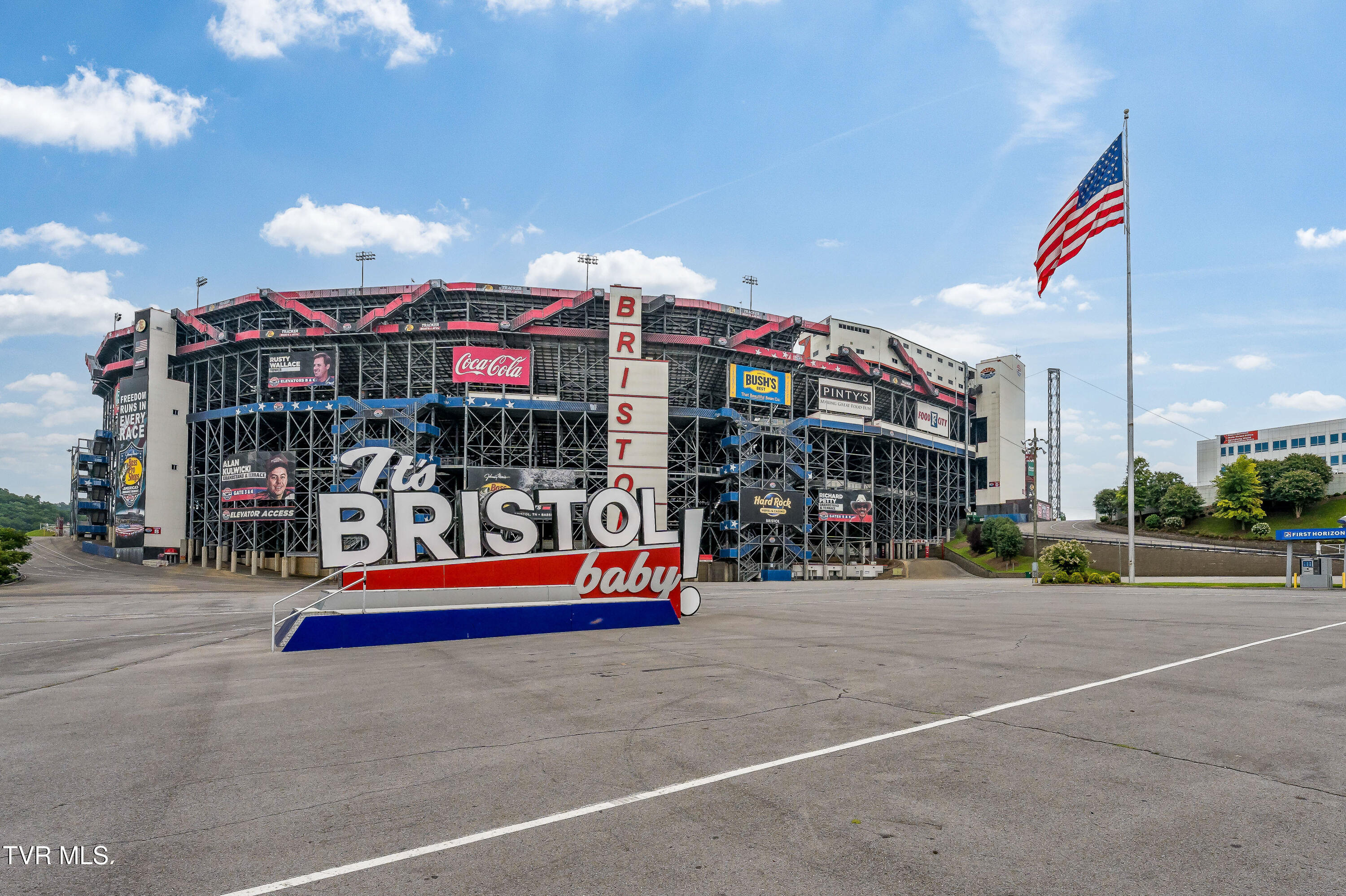 120 Raceday Center Drive, Unit 303 Bristol, TN 37620 - Photo 3 of 65 120 Raceday Center Dr (10 of 81)