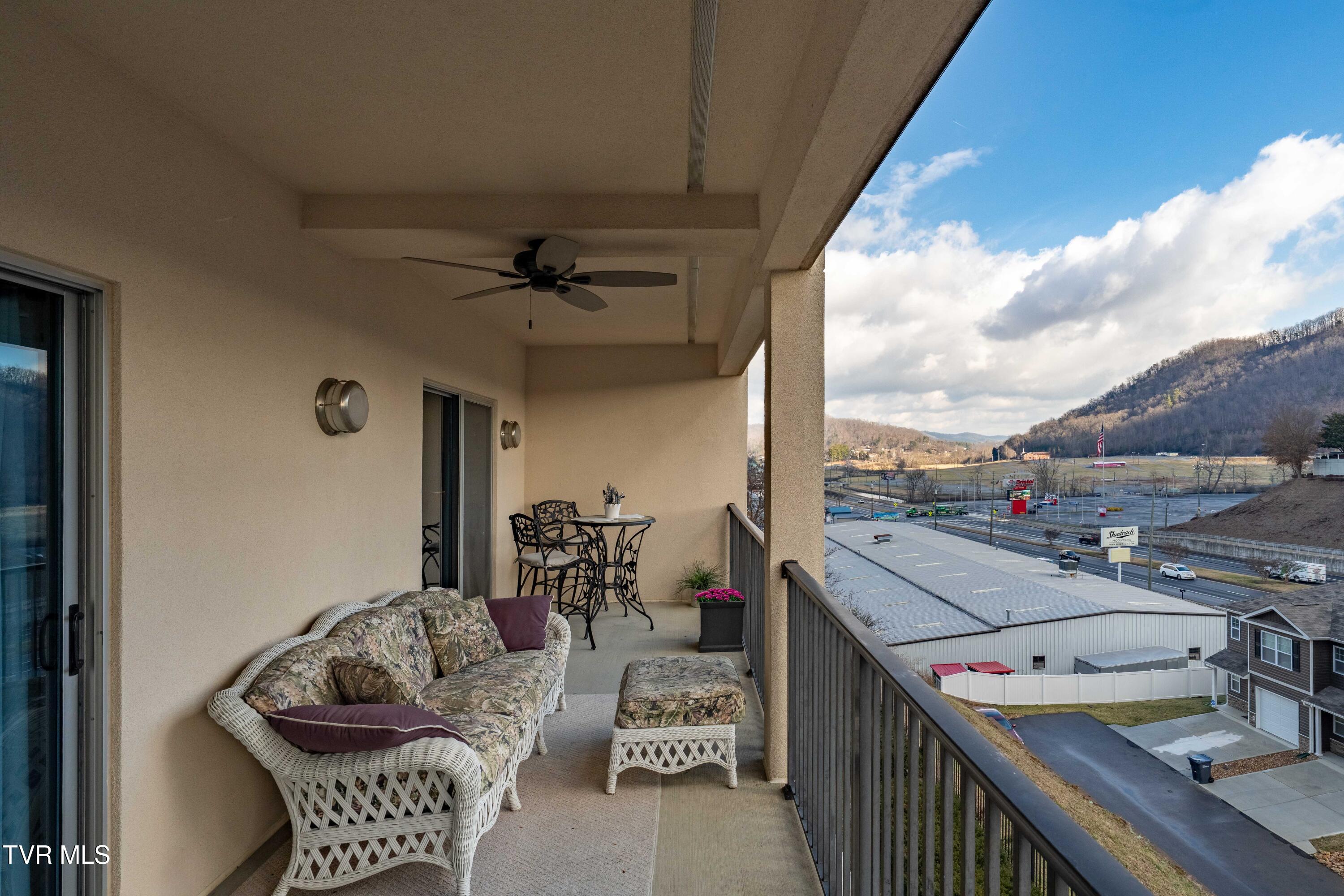 120 Raceday Center Drive, Unit 303 Bristol, TN 37620 - Photo 43 of 65 120 Raceday Center Dr (37 of 81)