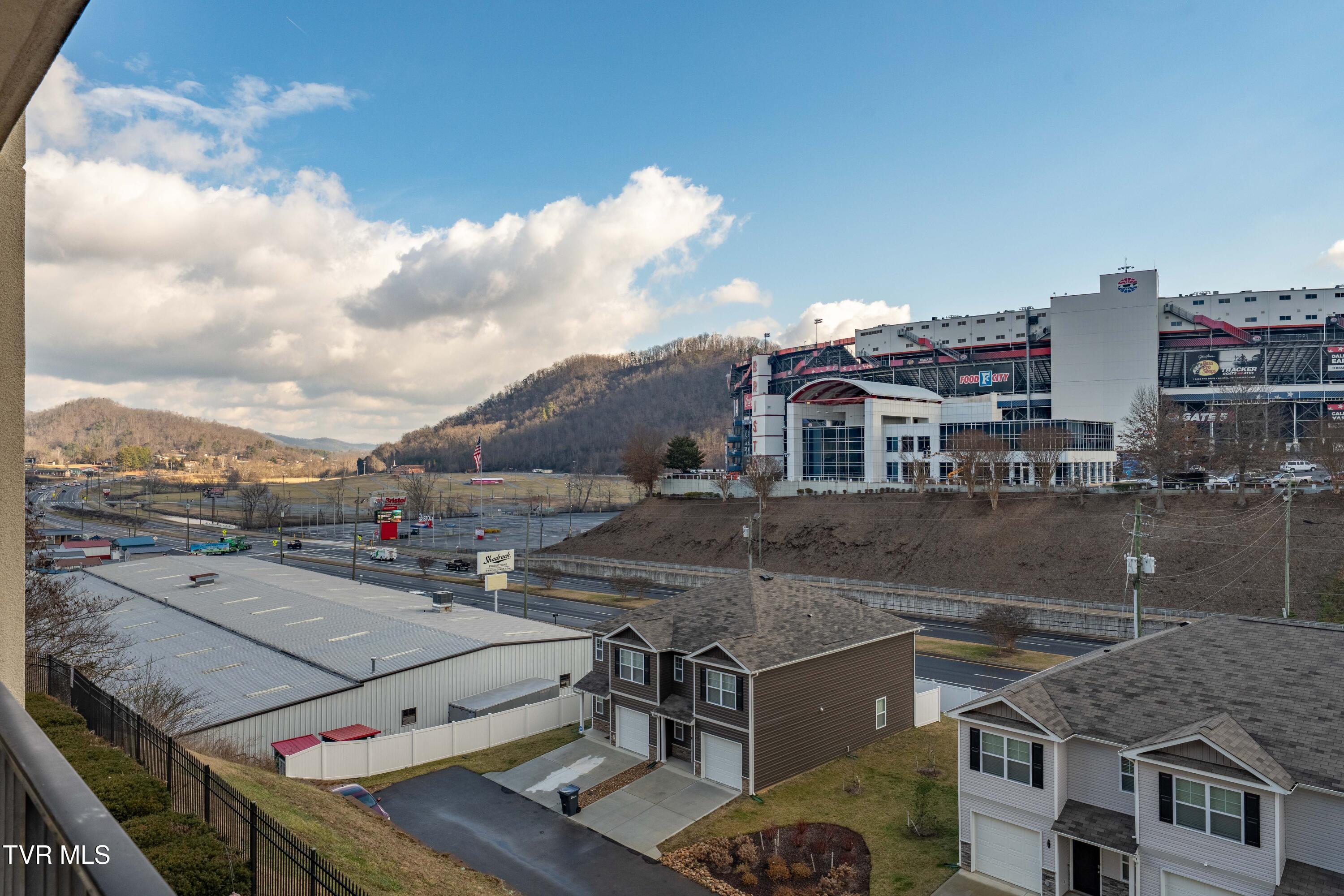 120 Raceday Center Drive, Unit 303 Bristol, TN 37620 - Photo 44 of 65 120 Raceday Center Dr (38 of 81)