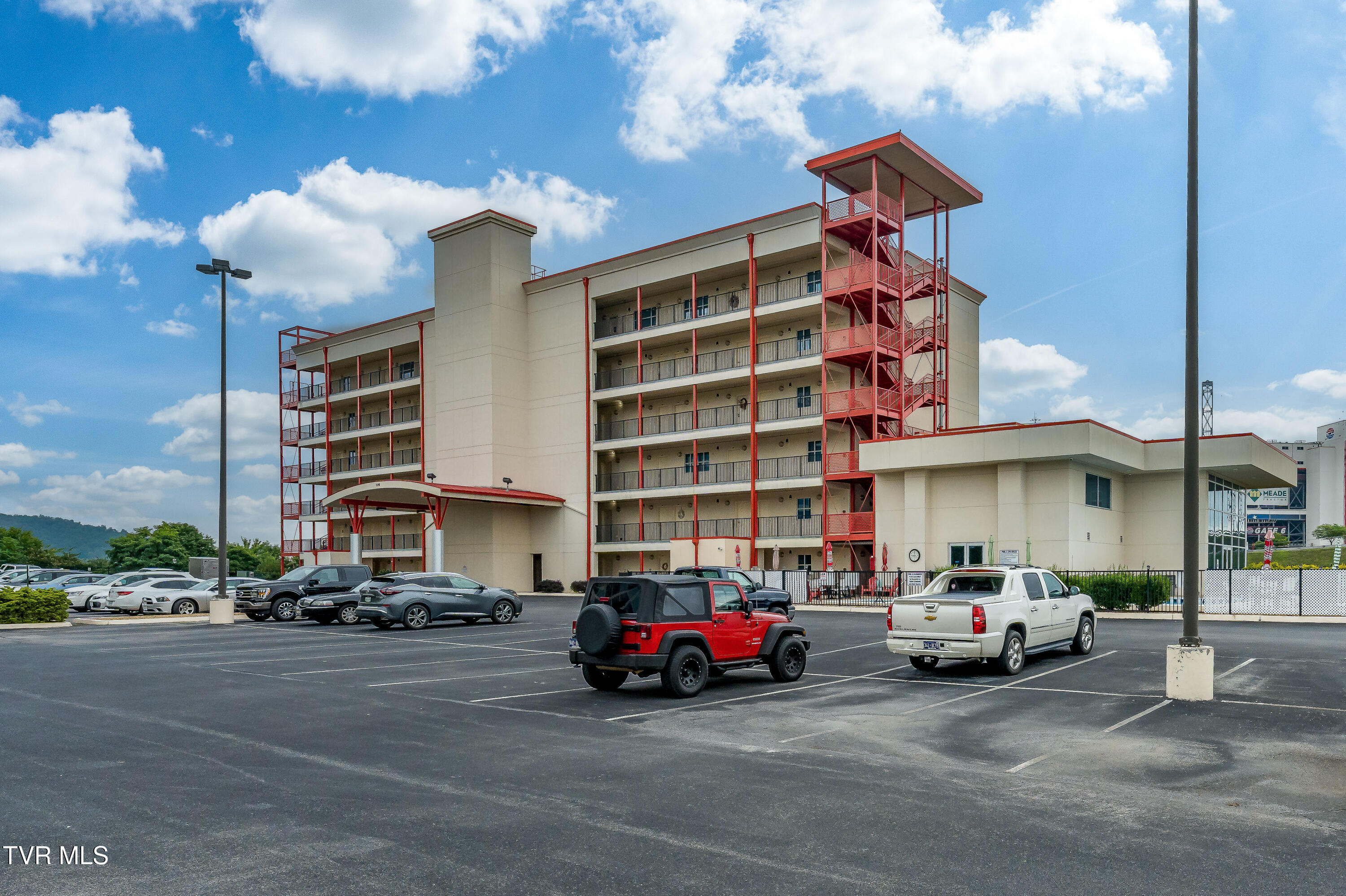 120 Raceday Center Drive, Unit 303 Bristol, TN 37620 - Photo 46 of 65 120 Raceday Center Dr (1 of 81)