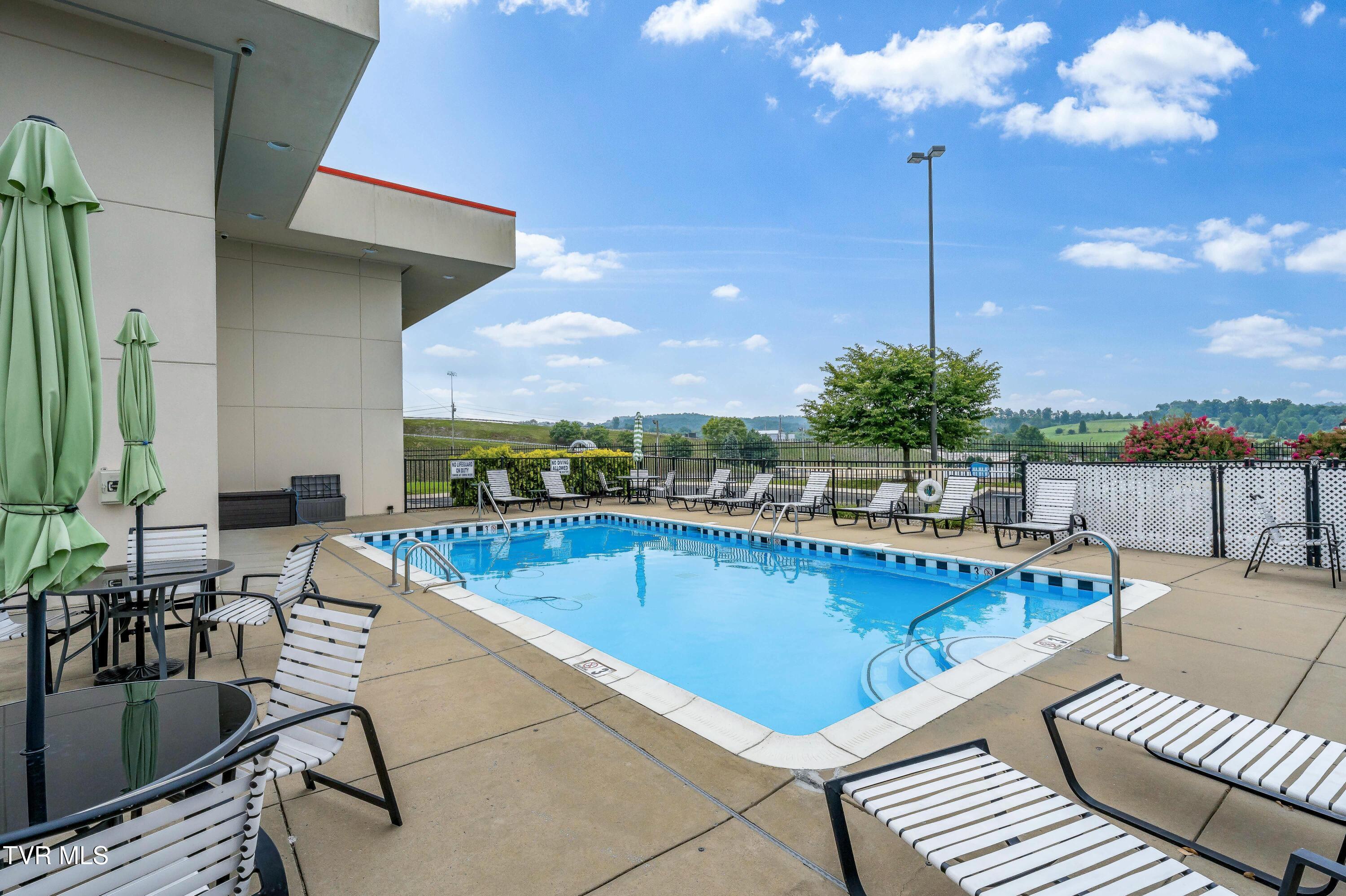 120 Raceday Center Drive, Unit 303 Bristol, TN 37620 - Photo 53 of 65 120 Raceday Center Dr (11 of 81)